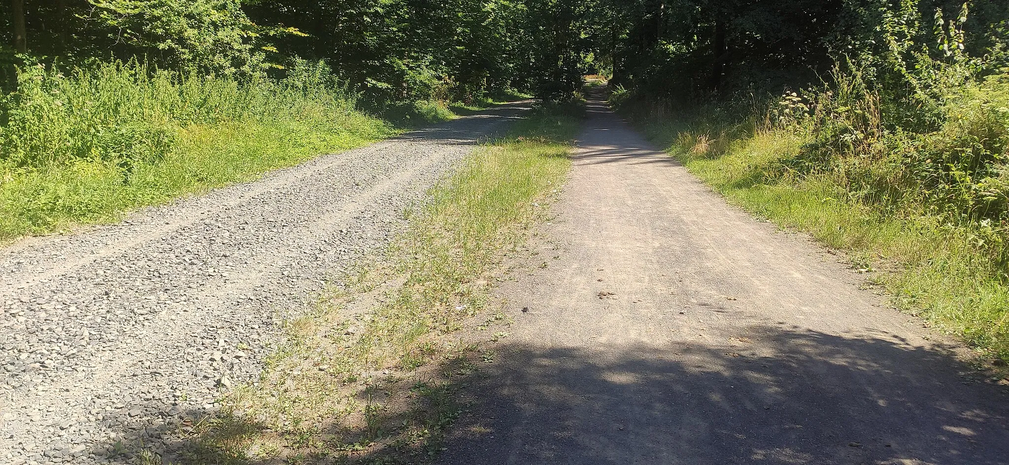 Photo showing: two gravel roads next to each other, one with coarse stones and the other with very fine gravel
