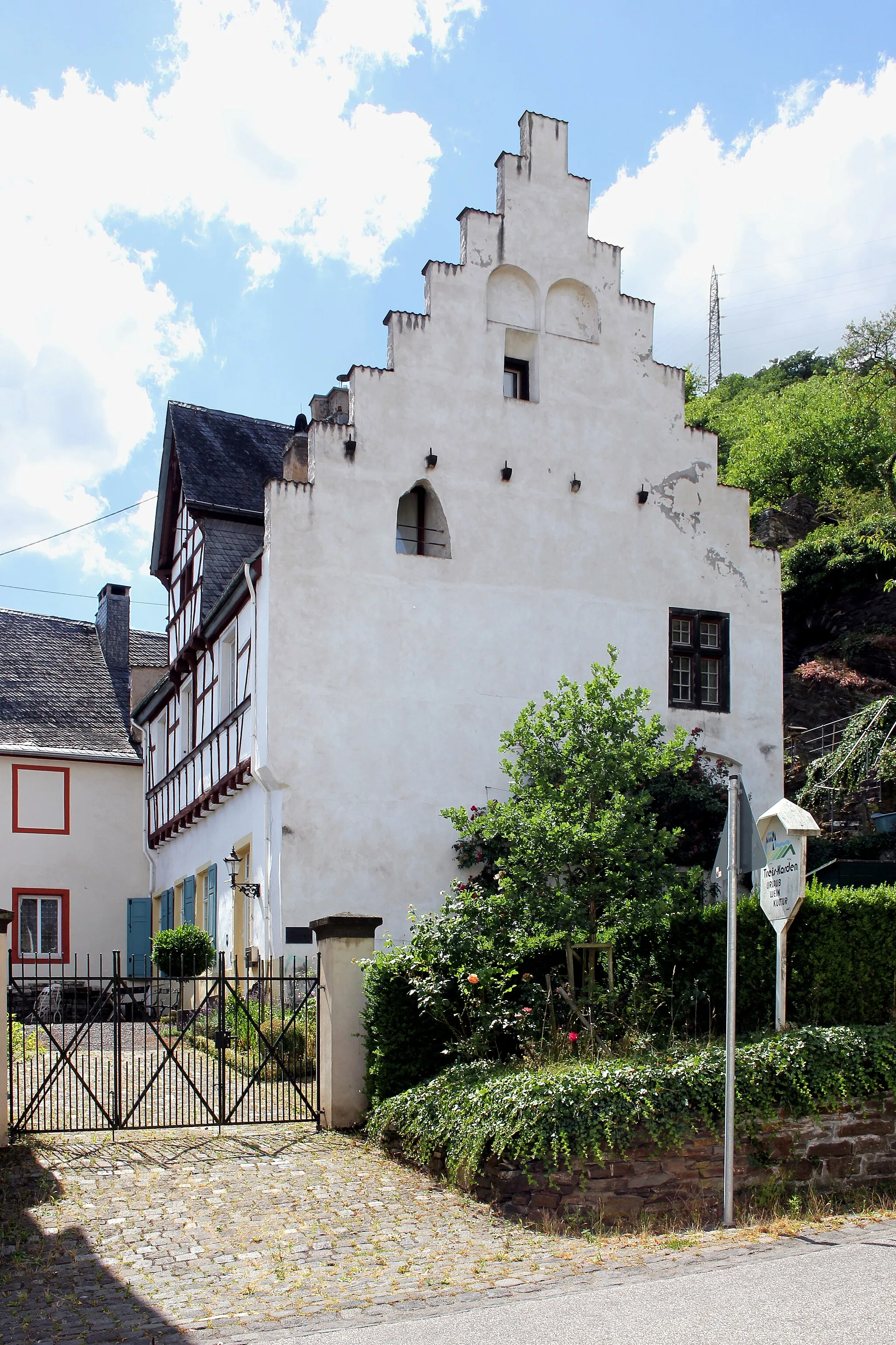 Photo showing: Karden, Stiftsschule, Ende 15. Jahrhundert (Blick von Nordosten)