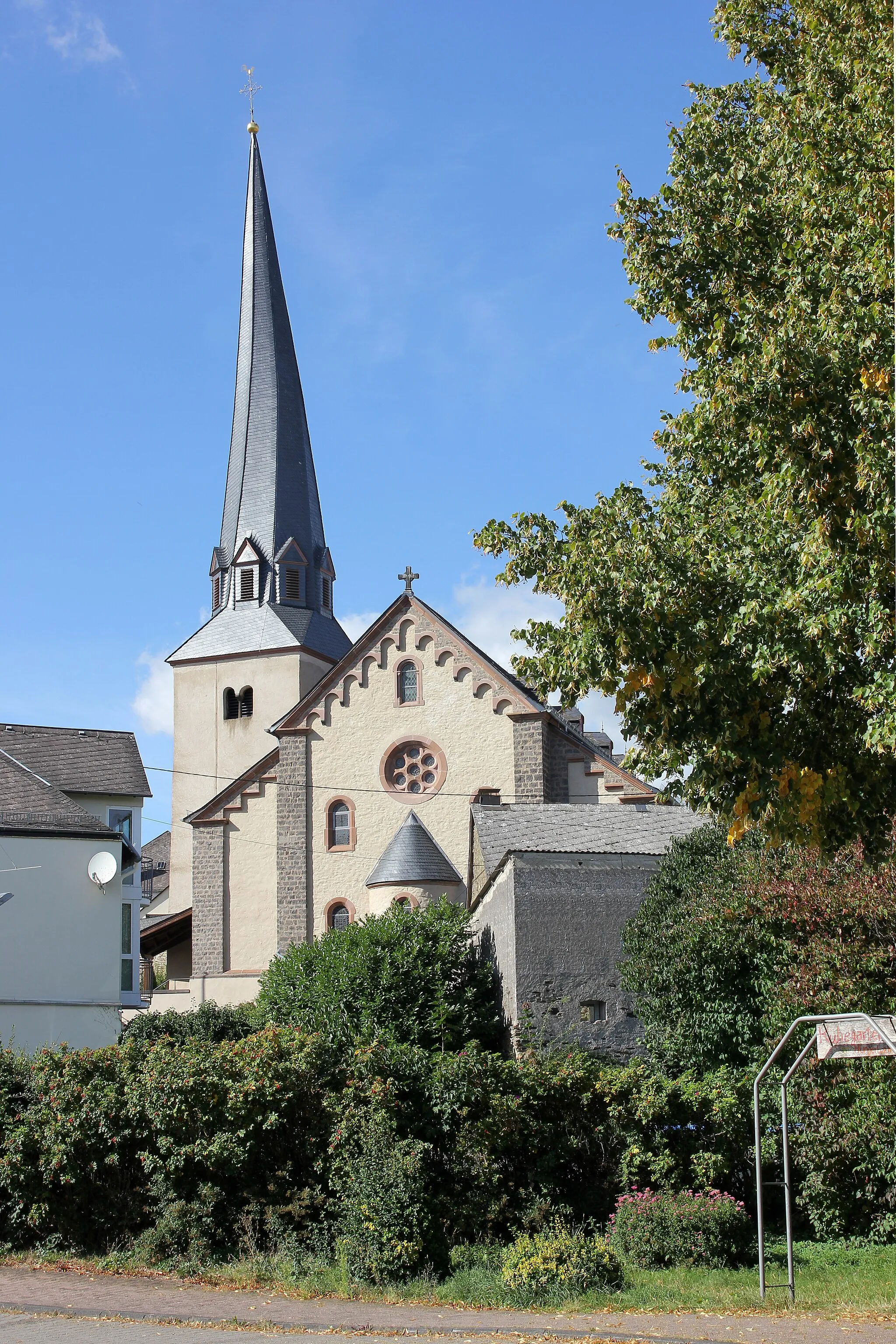 Photo showing: Pfarrkirche St. Pankratius in Kaisersesch, Südostseite