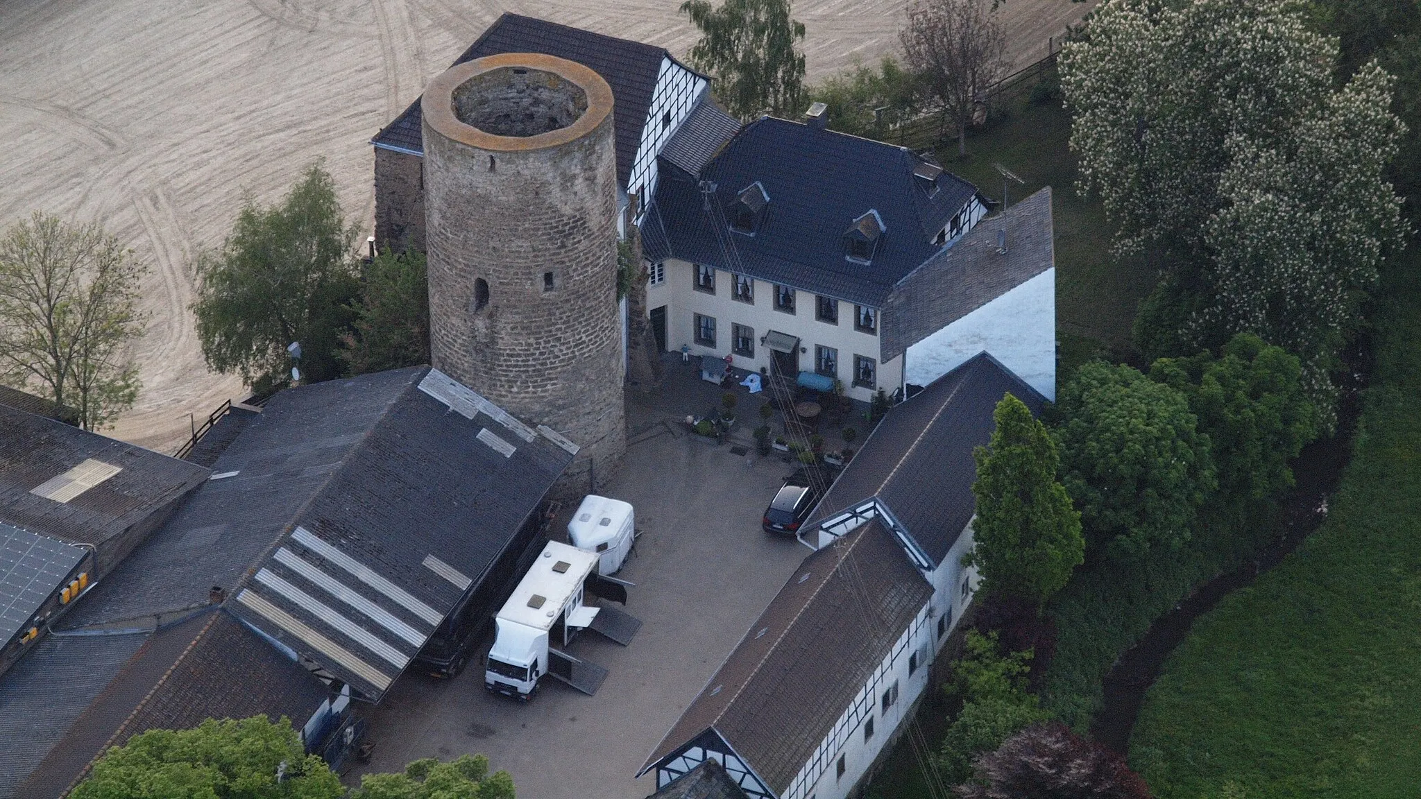 Photo showing: Burg Münchhausen, Wachtberg: Luftaufnahme