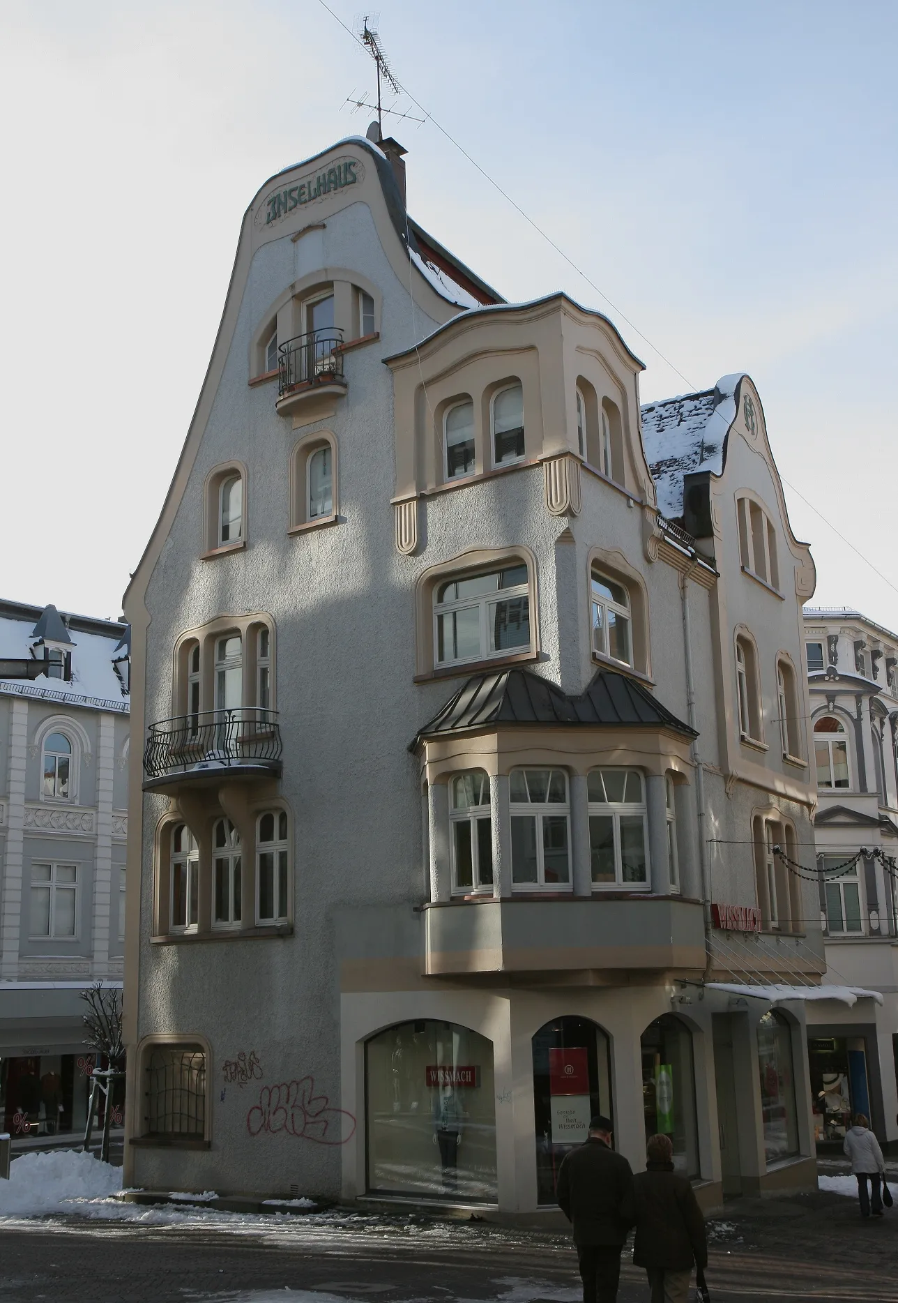 Photo showing: Denkmalgeschütztes Wohn- und Geschäftshaus (Inselhaus) in Lüdenscheid, Karussellplatz 1.