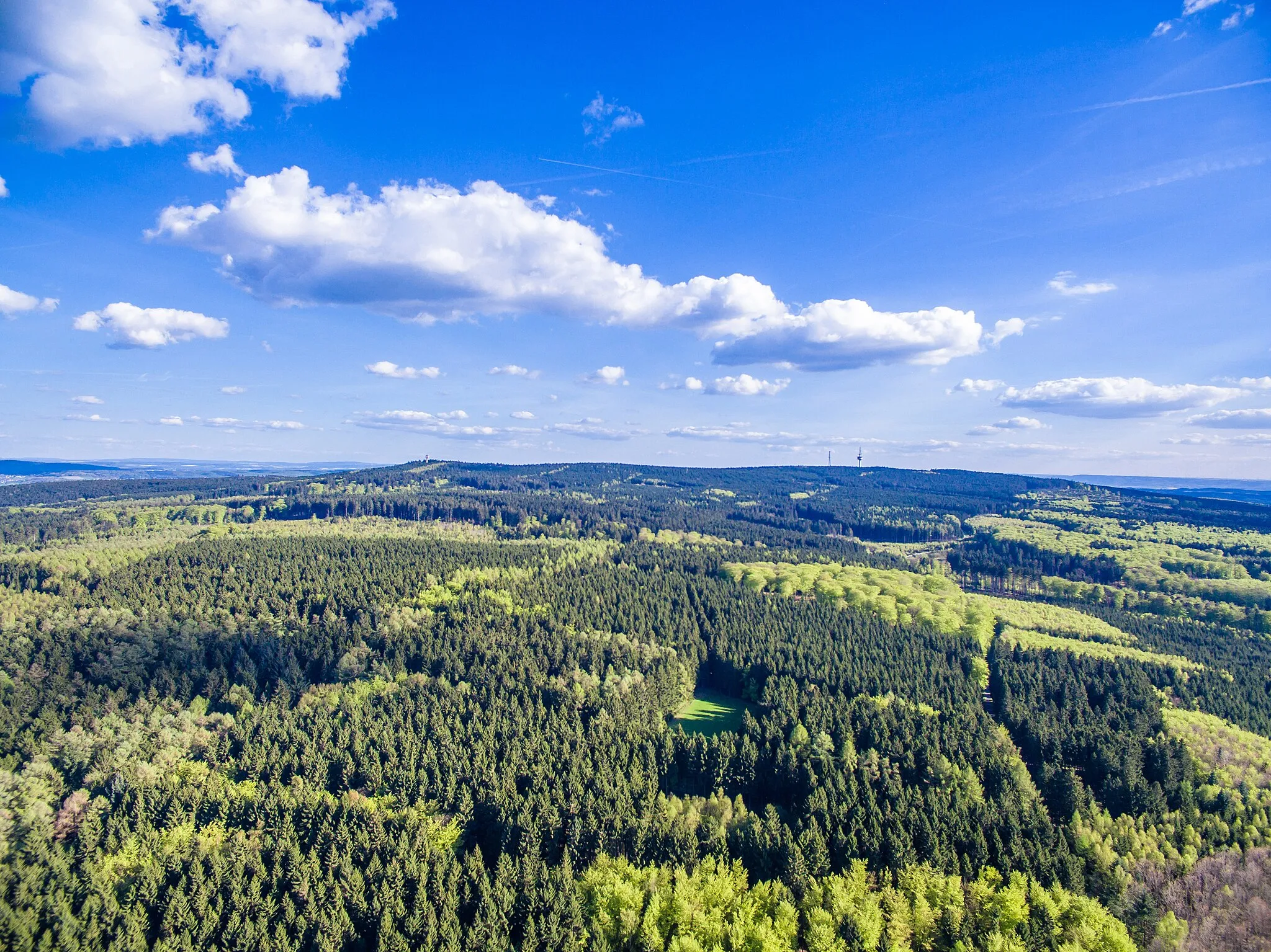 Photo showing: Luftbildaufnahme der Montabaurer Höhe. Standort von Ransbach-Baumbach aus.
