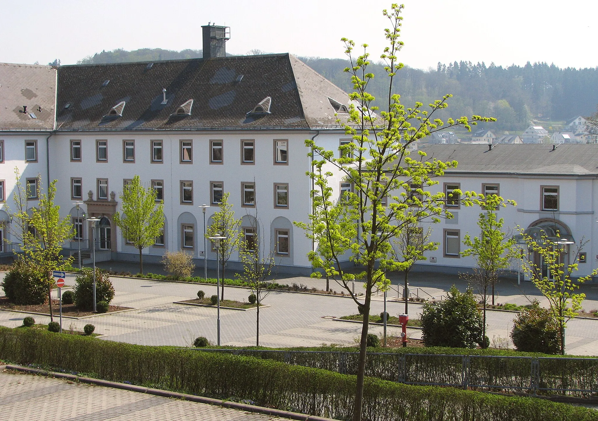 Photo showing: Das Finanzamt im Behördenzentrum in der Emser Str in Bad Schwalbach, Hessen - Foto Wolfgang Pehlemann IMG_4606