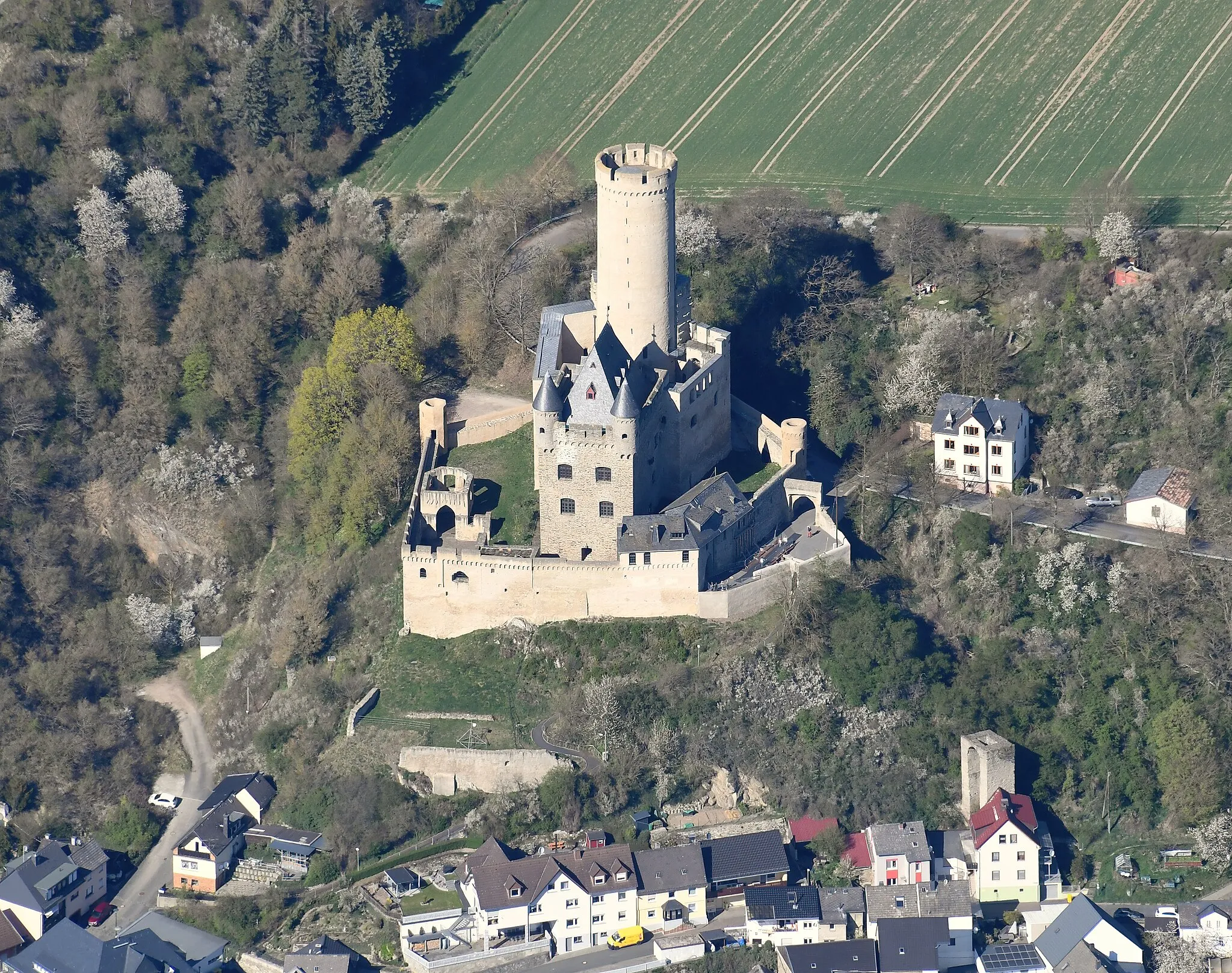 Photo showing: Aerial image of the Burg Schwalbach