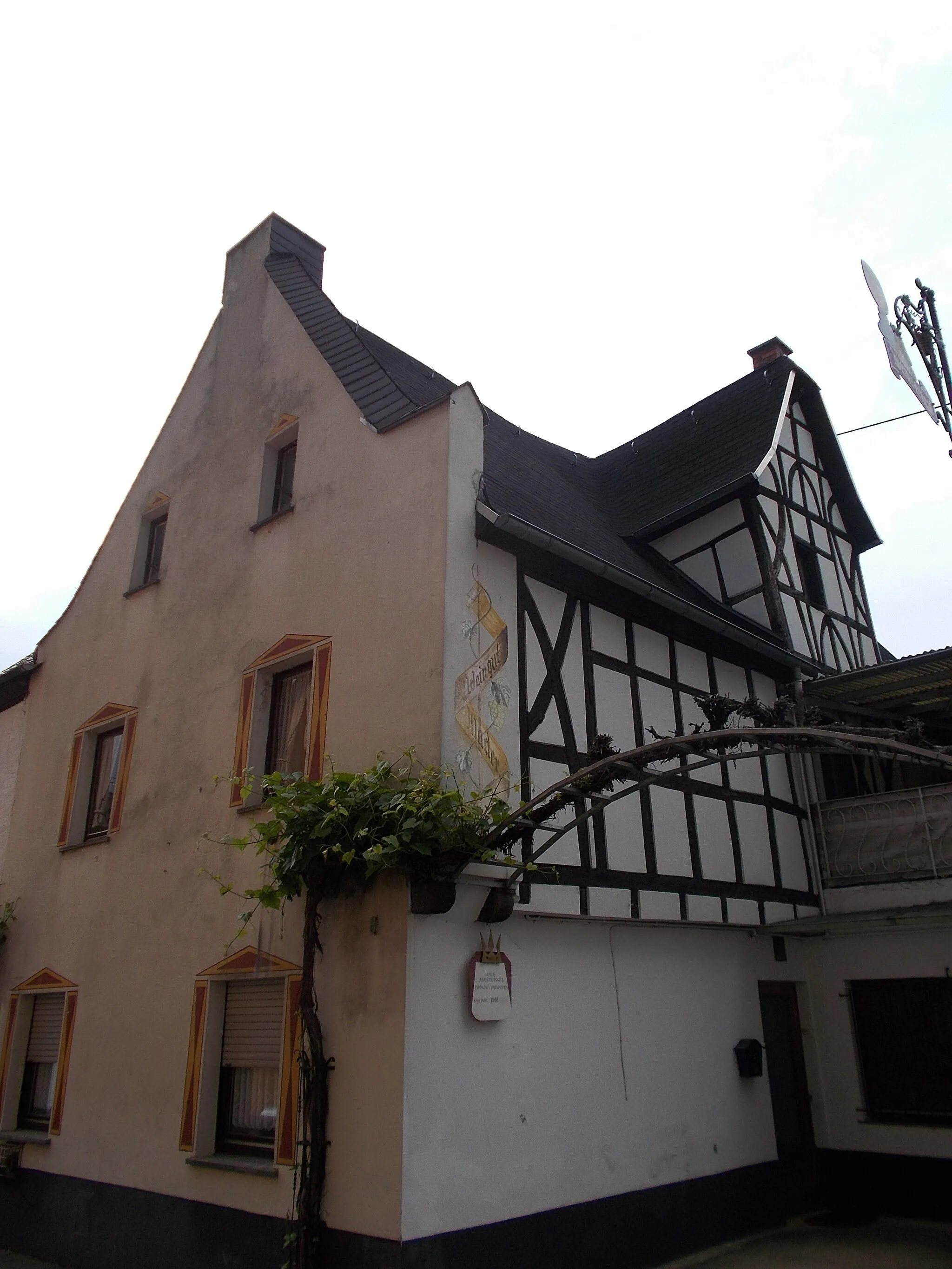 Photo showing: Koblenz-Lay, Winzerhaus Maistraße 8, 1562, Wohnhaus mit Schildgiebel, teilweise Zierfachwerk, Ständerbau, Dachstuhl