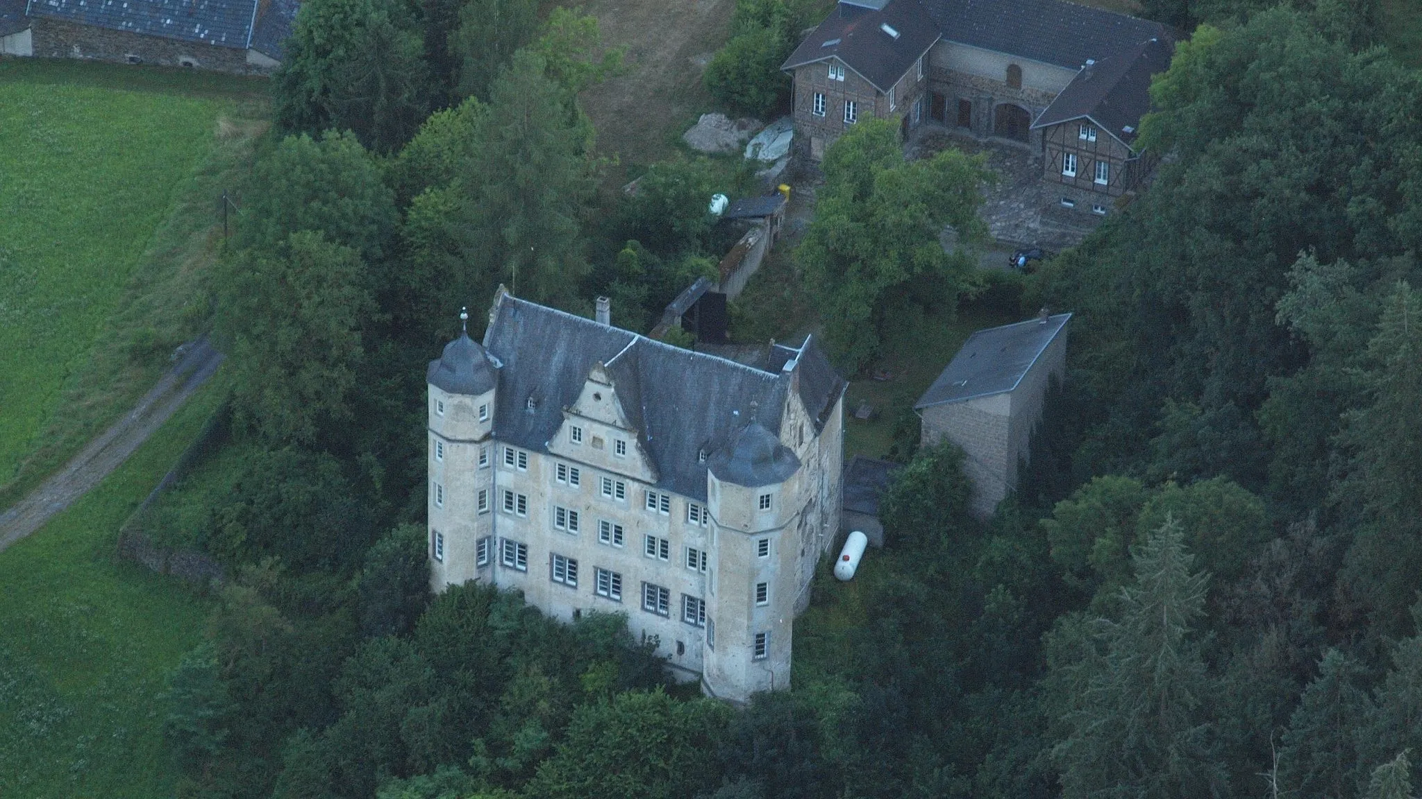 Photo showing: Schloss Schweppenburg im Brohltal: Luftaufnahme