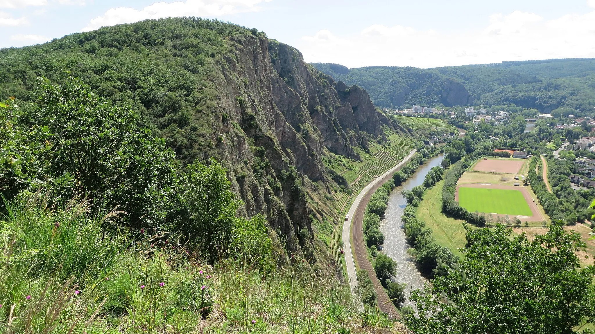 Photo showing: Rotenfels, taken at climb-up from west, with view to Nahe river and Bad Münster am Stein