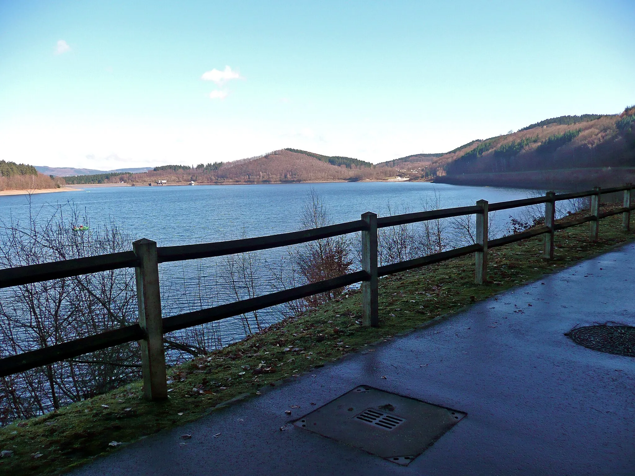 Photo showing: Biggesee: Blick auf die Staumauer