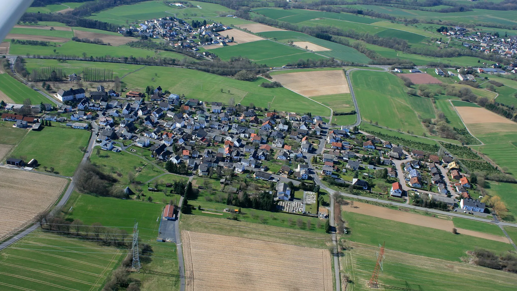 Photo showing: Luftaufnahme von Hangenmeilingen, Deutschland, von Südosten