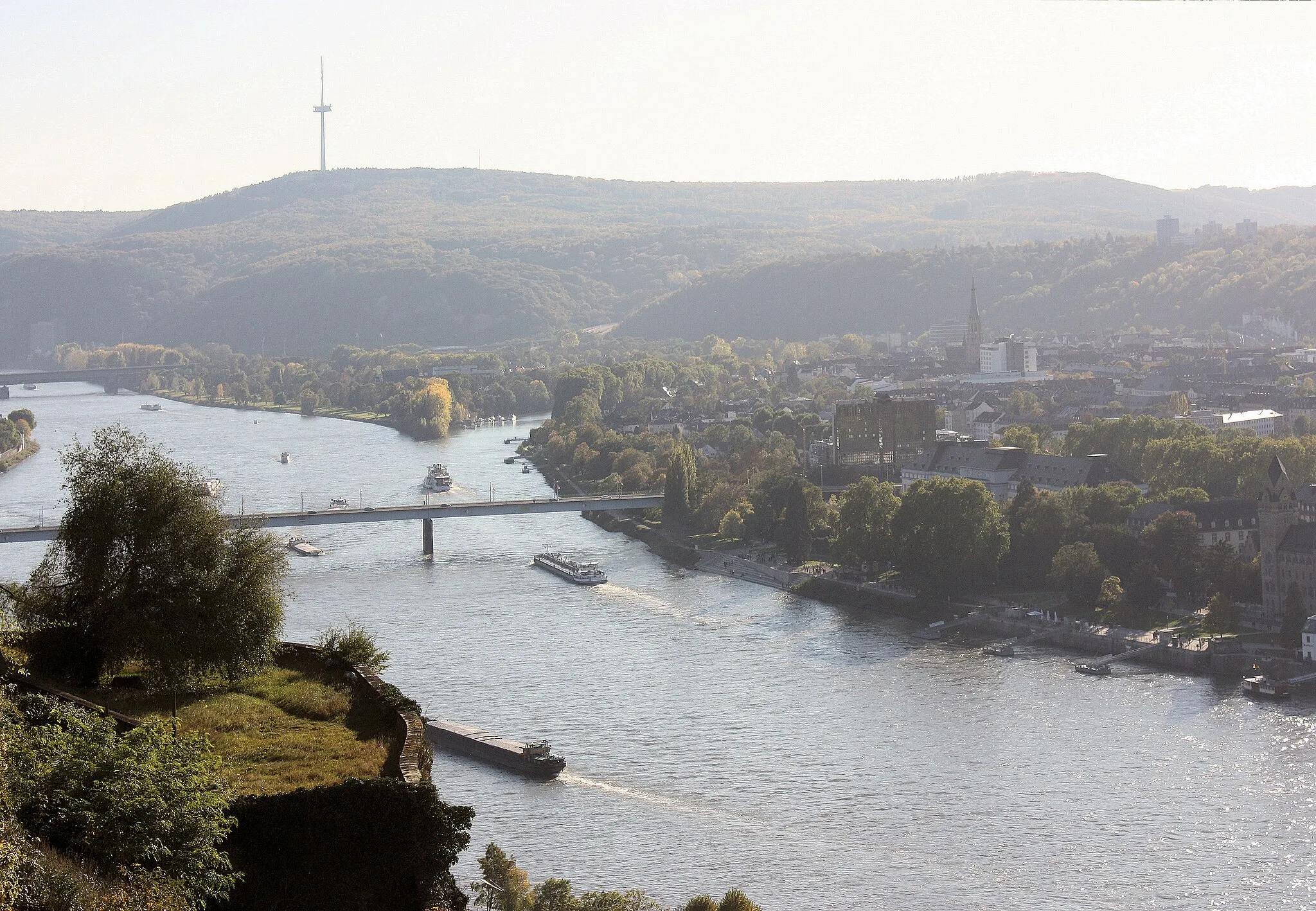 Photo showing: Koblenz, fortress Ehrenbreitstein, view to the Rhine and to the Kuhkopf mountain