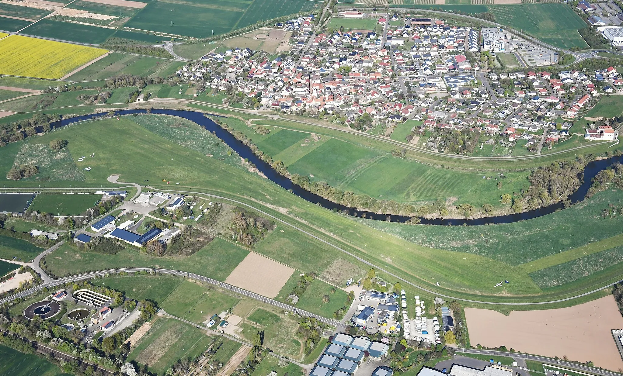 Photo showing: Aerial image of the Langenlonsheim airfield