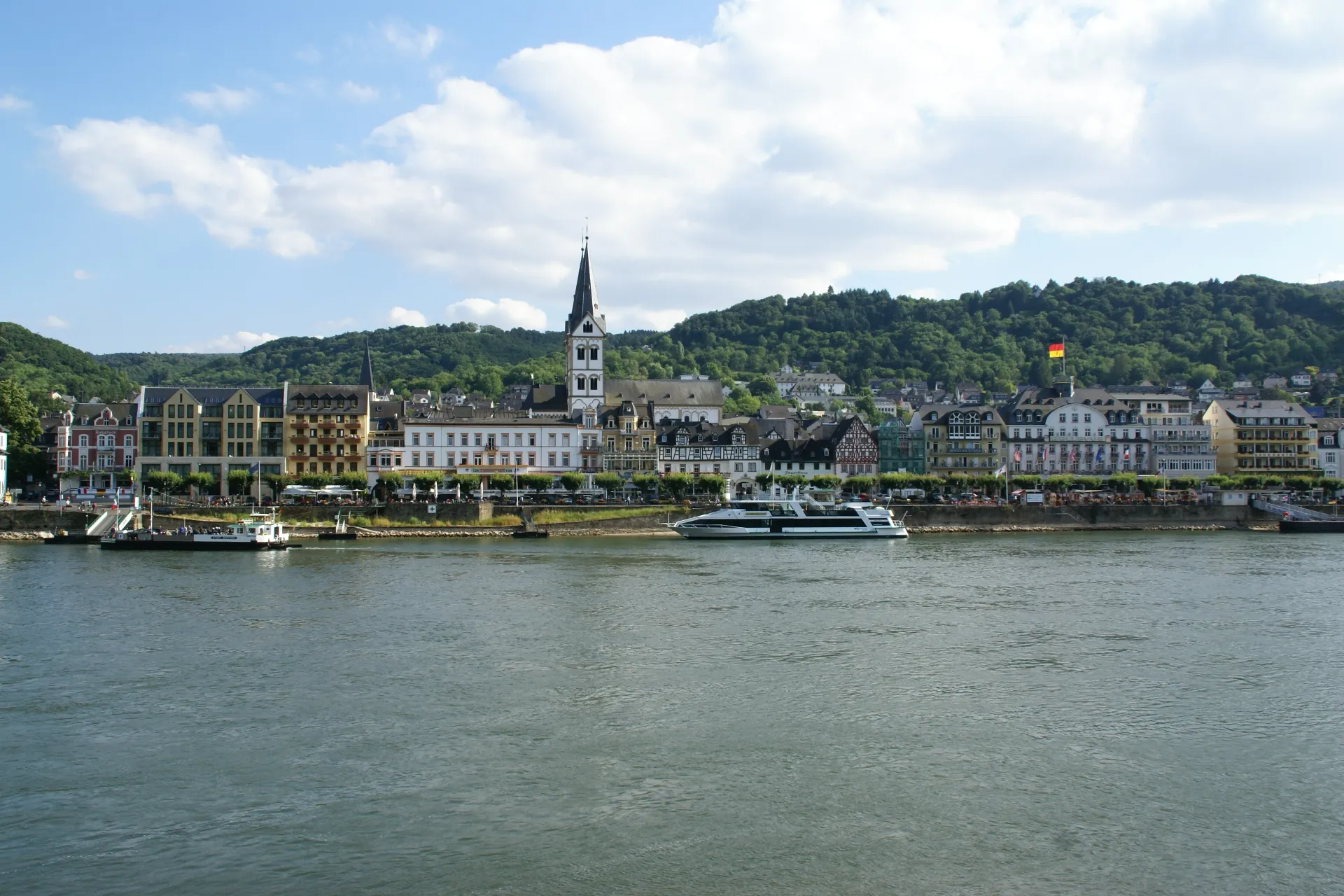 Photo showing: View of Boppard from B42 across the River Rhine, Germany