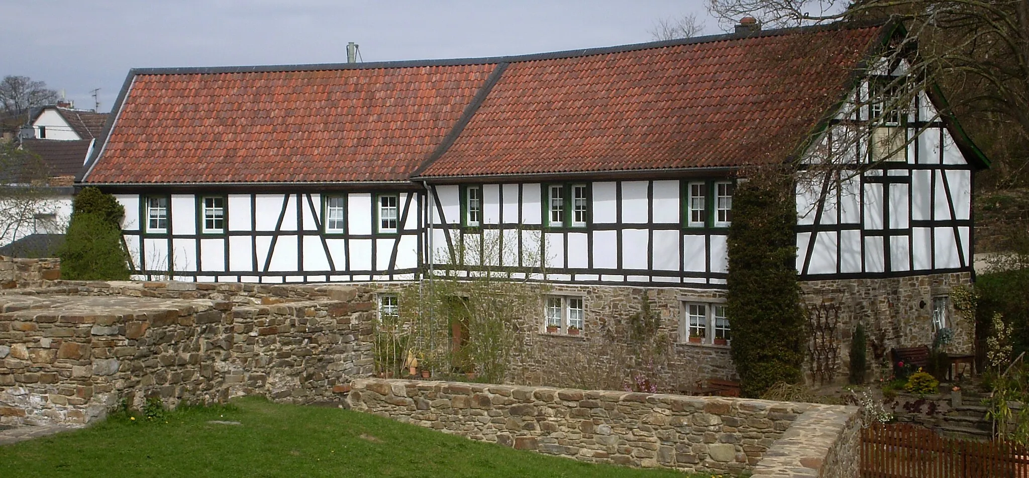 Photo showing: Ehemaliges Wirtschaftsgebäude der Unteren Burg, Weinbergsweg 2, Rheinbreitbach