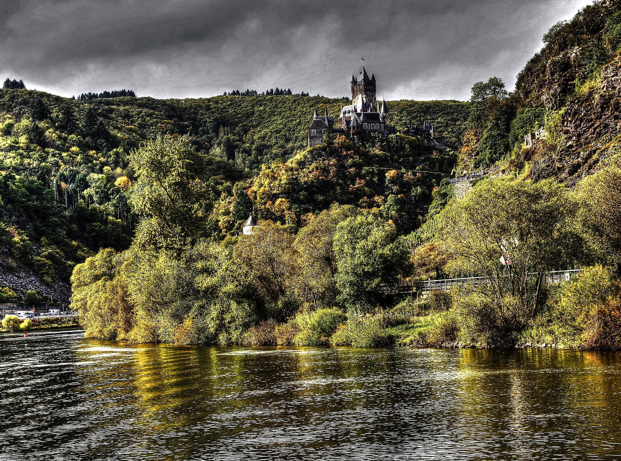 Photo showing: Die Mosel bei Cochem mit der Reichsburg Cochem