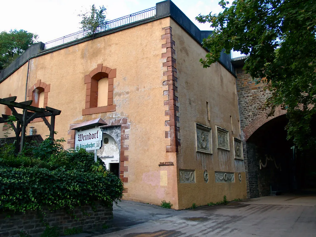 Photo showing: Rheinkasemattenkorps next to the Pfaffendorfer Brücke in Koblenz