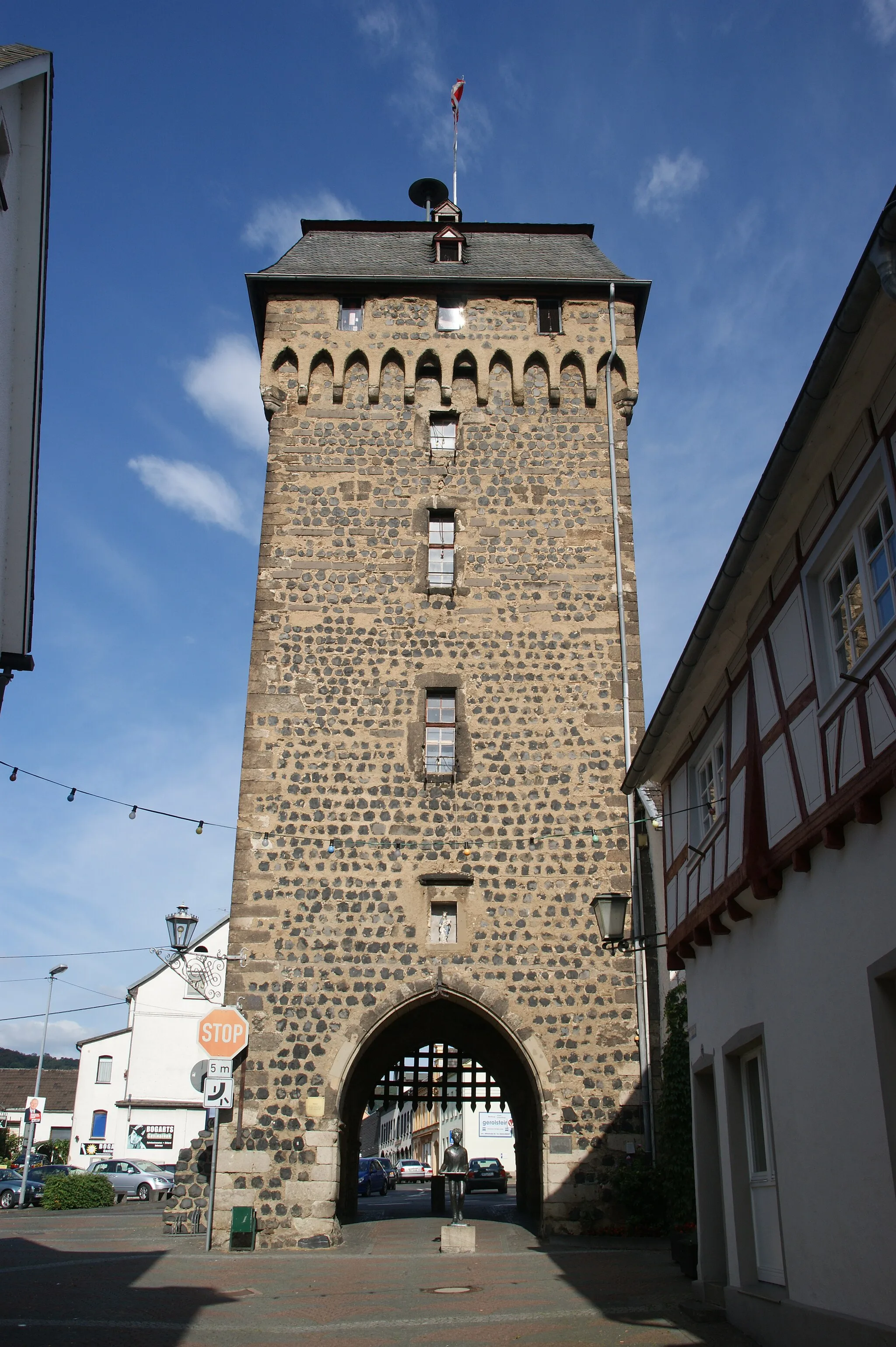 Photo showing: Neutor in Linz am Rhein with the Linzer Klapperjunge