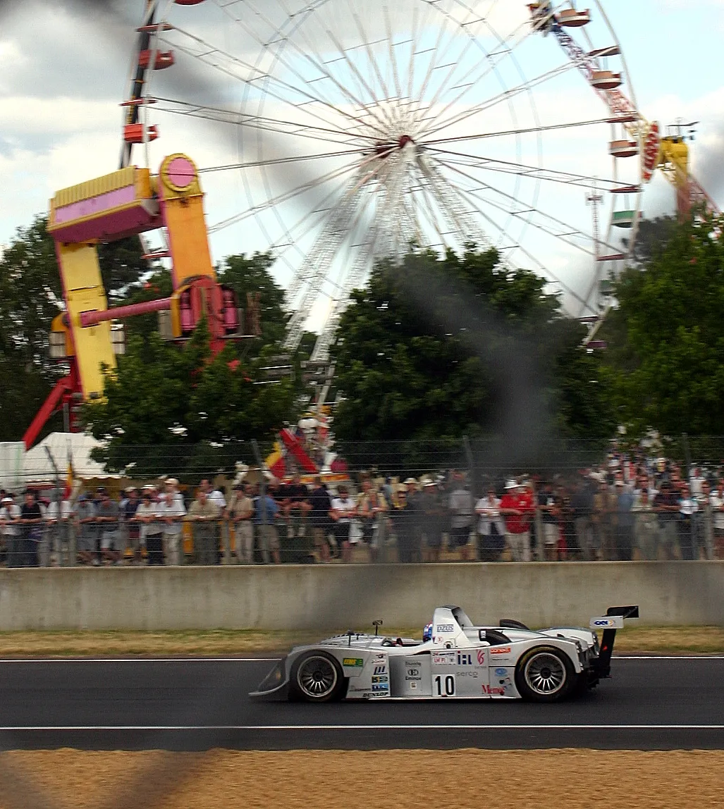 Photo showing: Lola B2K-10 Caterpillar  - Phil Andrews, Calum Lockie & Anthony Kumpen at the 2004 Le Mans