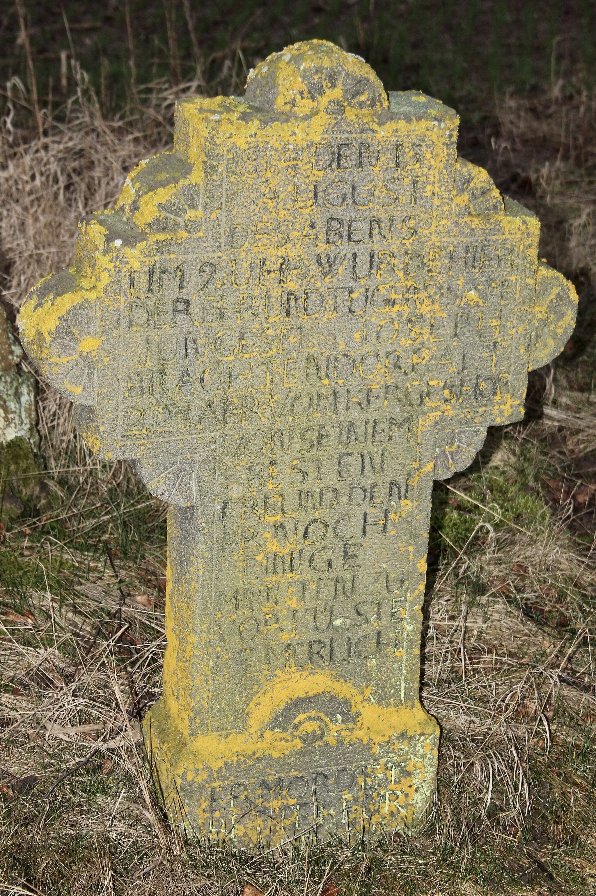 Photo showing: Mordkreuz hinter den Lehmerhöfe an der L82, Lehmen, Rheinland-Pfalz