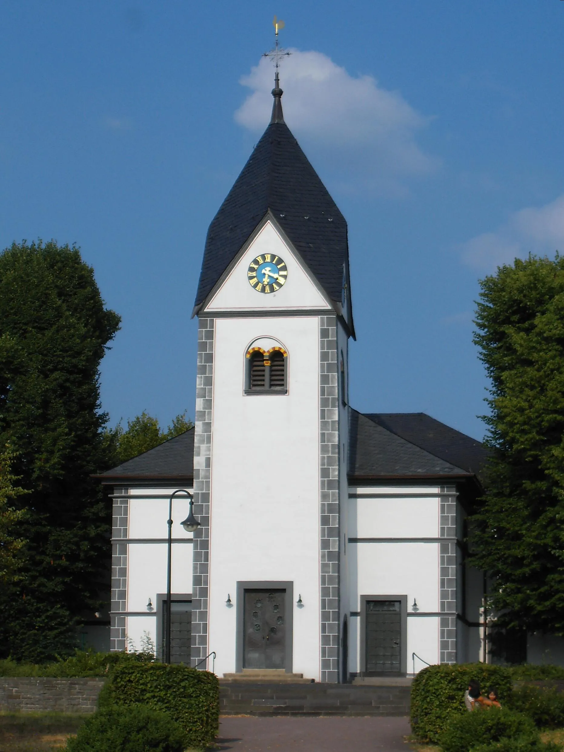 Photo showing: St. Aegidius church in Aegidienberg, a municipal district of Bad Honnef. The church was constructed in the 12th century. It's the landmark of Aegidienberg and is located on an far visible elevation.