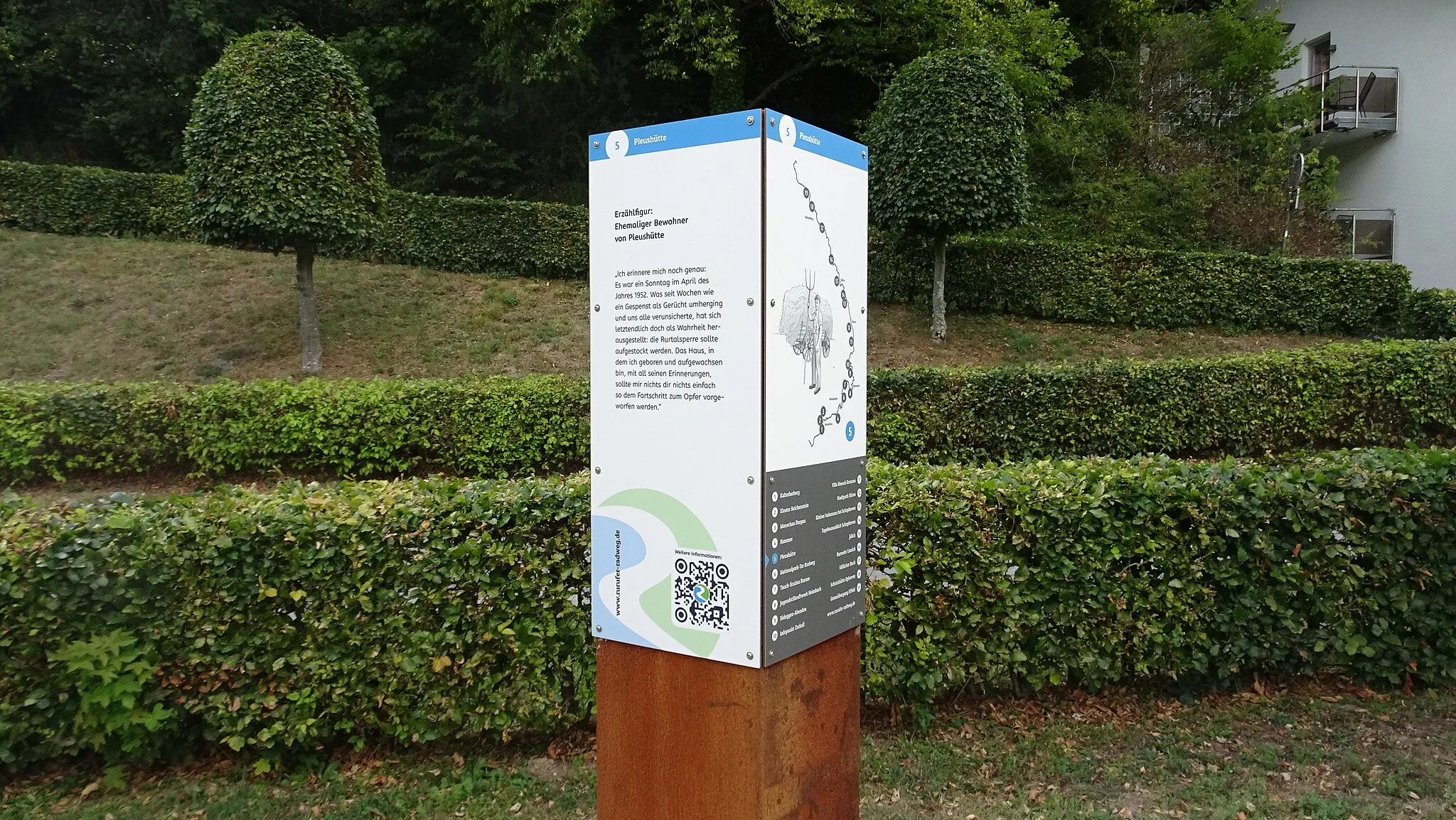 Photo showing: Erlebnisstation 5 Ehemaliger Bewohner von Pleushütte - Informationsstele am RurUfer-Radweg