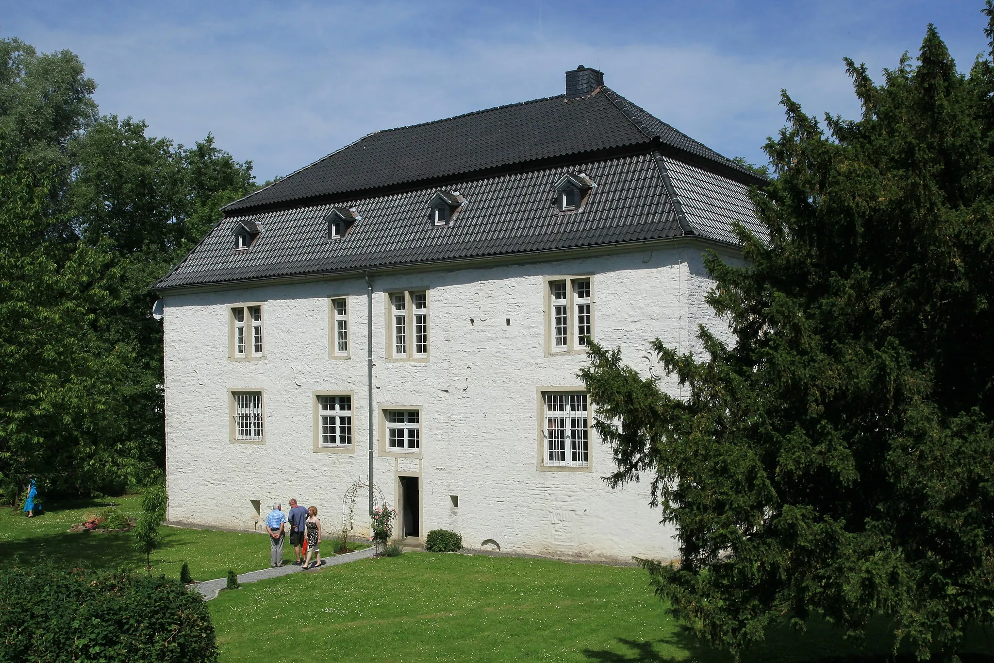 Photo showing: Burg Denklingen, Hauptstraße/Burgplatz in Denklingen, Reichshof