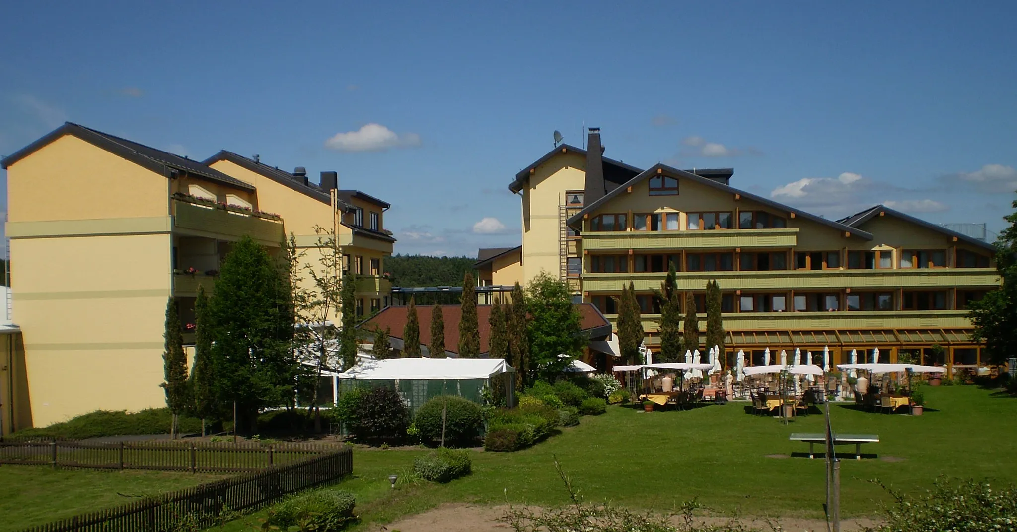 Photo showing: Hotel Dorint Golf & Spa Windhagen / Siebengebirge (2014 geschlossen; seit 2015 Dormero Hotel Bonn Windhagen), Rederscheid