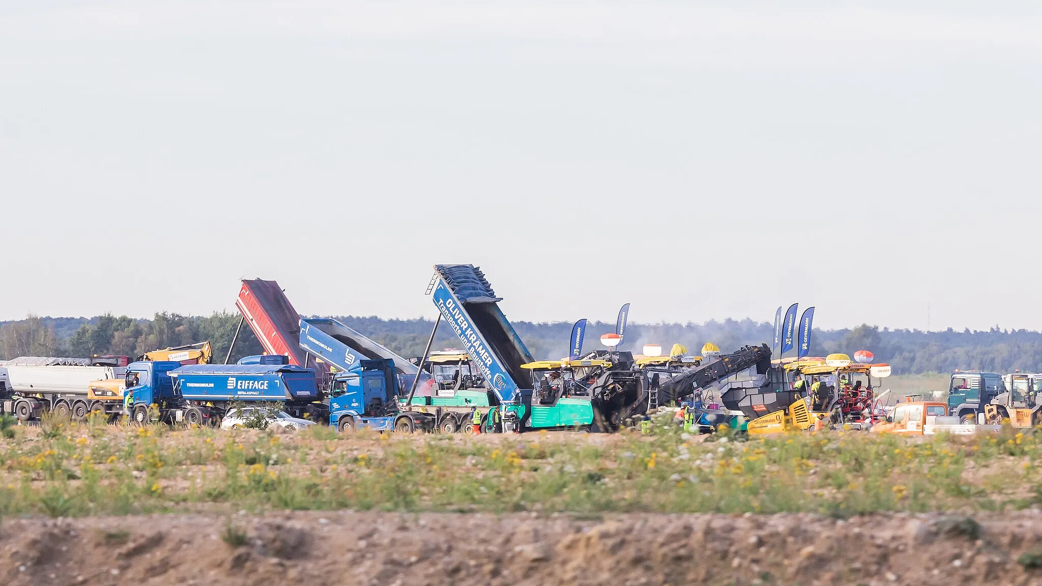 Photo showing: Complete refurbishment of the main runway (RWY 14L/32R) of the Cologne Bonn Airport