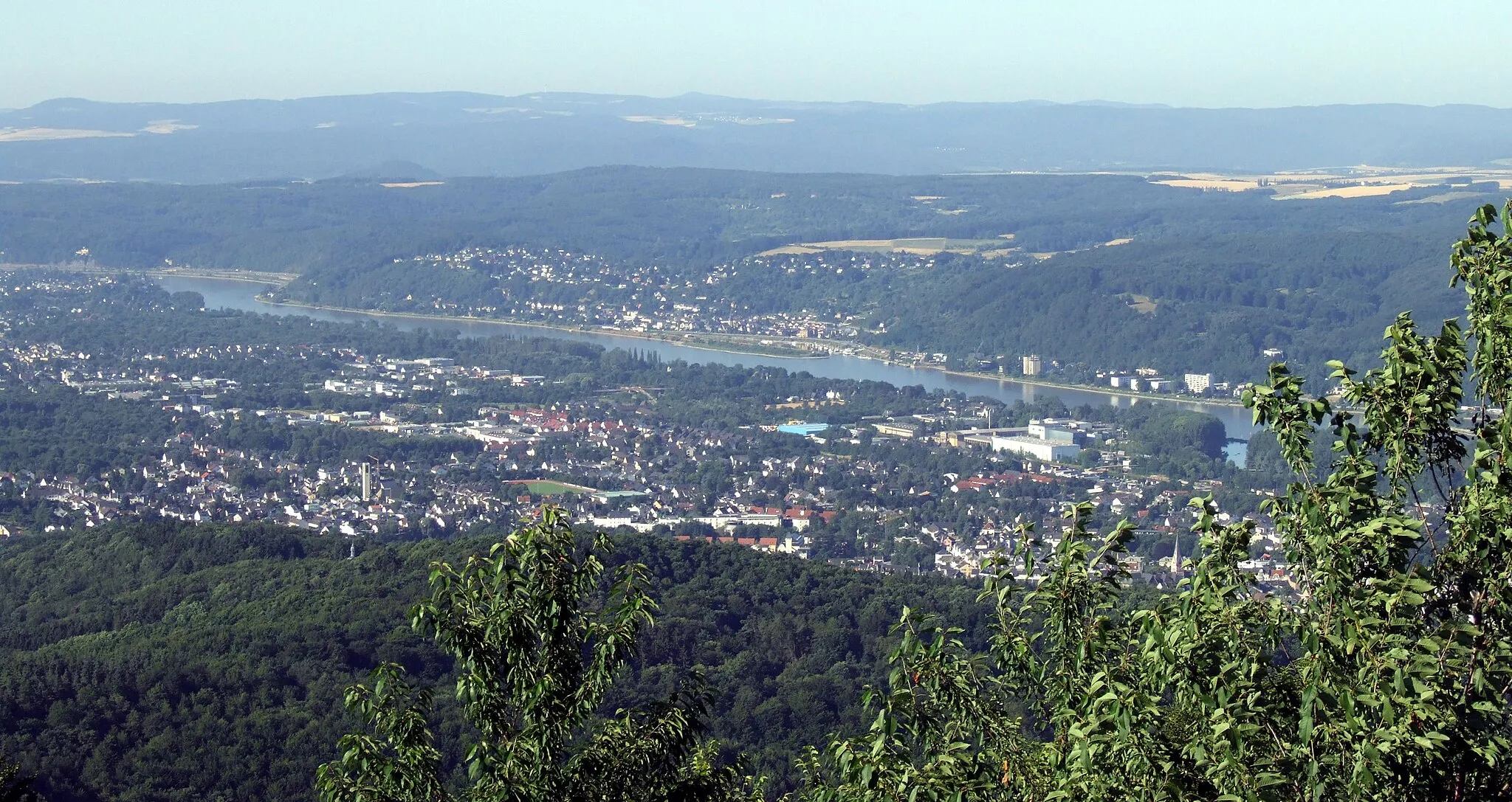 Photo showing: Blick von der Löwenburg auf Rheinbreitbach, Oberwinter, Bad Honnef und Unkel