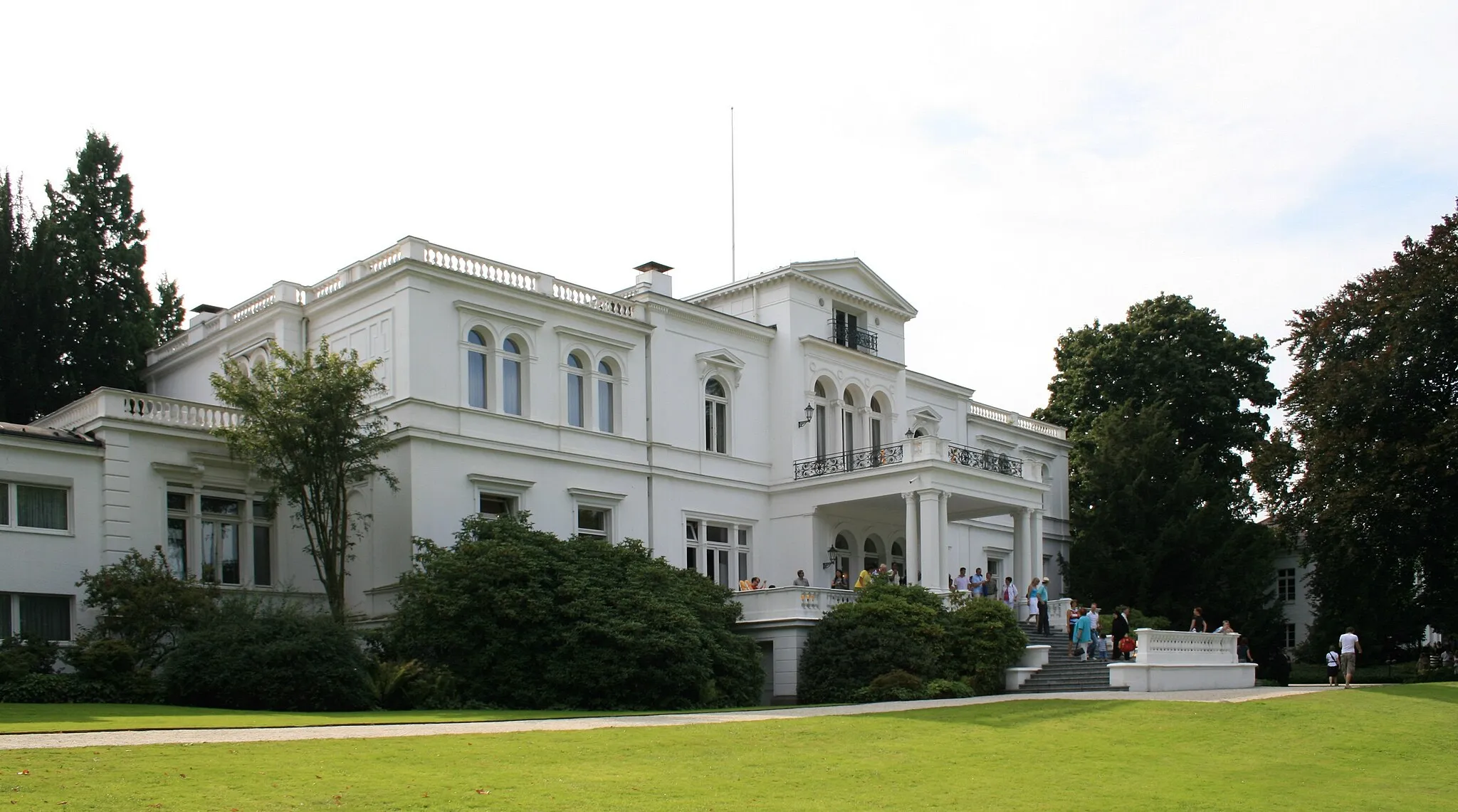 Photo showing: Villa Hammerschmidt, second residence of german president in Bonn, Germany. View from backside/garden.