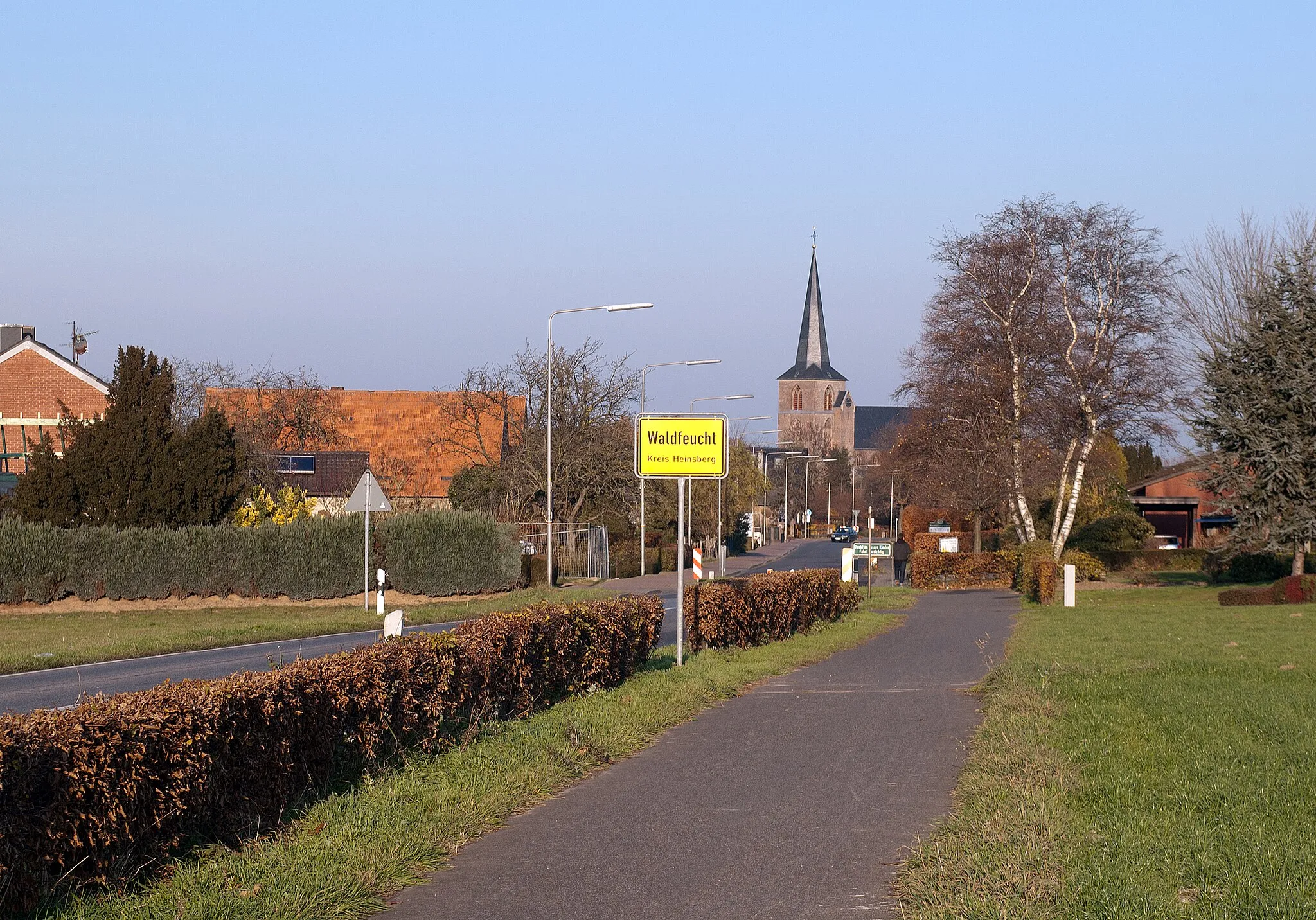 Photo showing: Die Ortseinfahrt Waldfeuchts aus westlicher Richtung, als auf der aus Saeffelen kommenden Straße