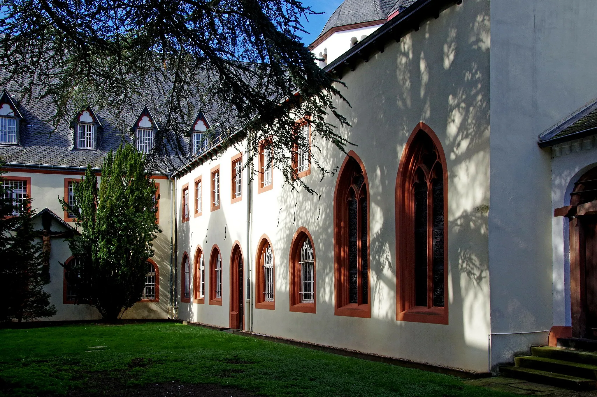 Photo showing: Kloster Marienborn (Eifel), Innenhof, Südostansicht