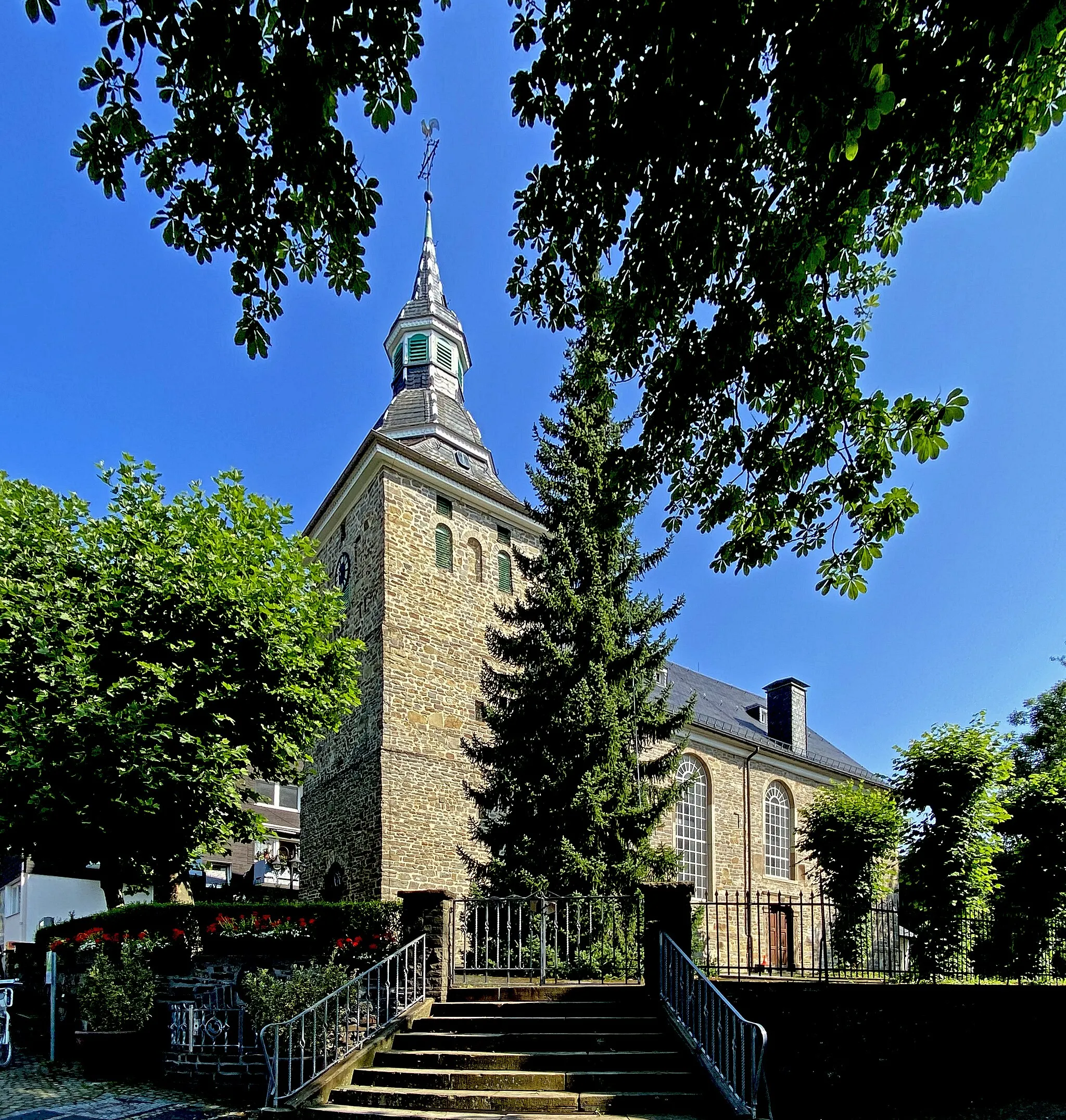 Photo showing: Hauptstraße - ev. Kirche (Wermelskirchen-Dhünn)