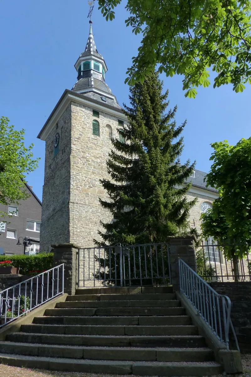 Photo showing: Kirche in Dhünn - Frontansicht mit Turm