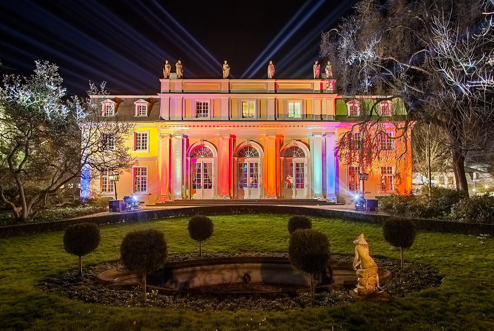 Photo showing: Redoute building in Bonn-Bad Godesberg (Germany) with nightly illumination during a carnival ball