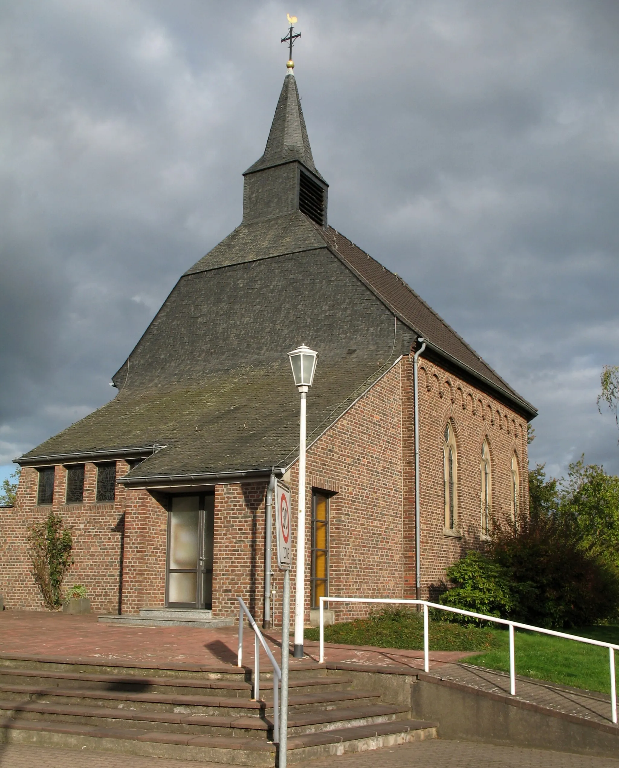 Photo showing: St Mary chapel in Ralshoven, Germany