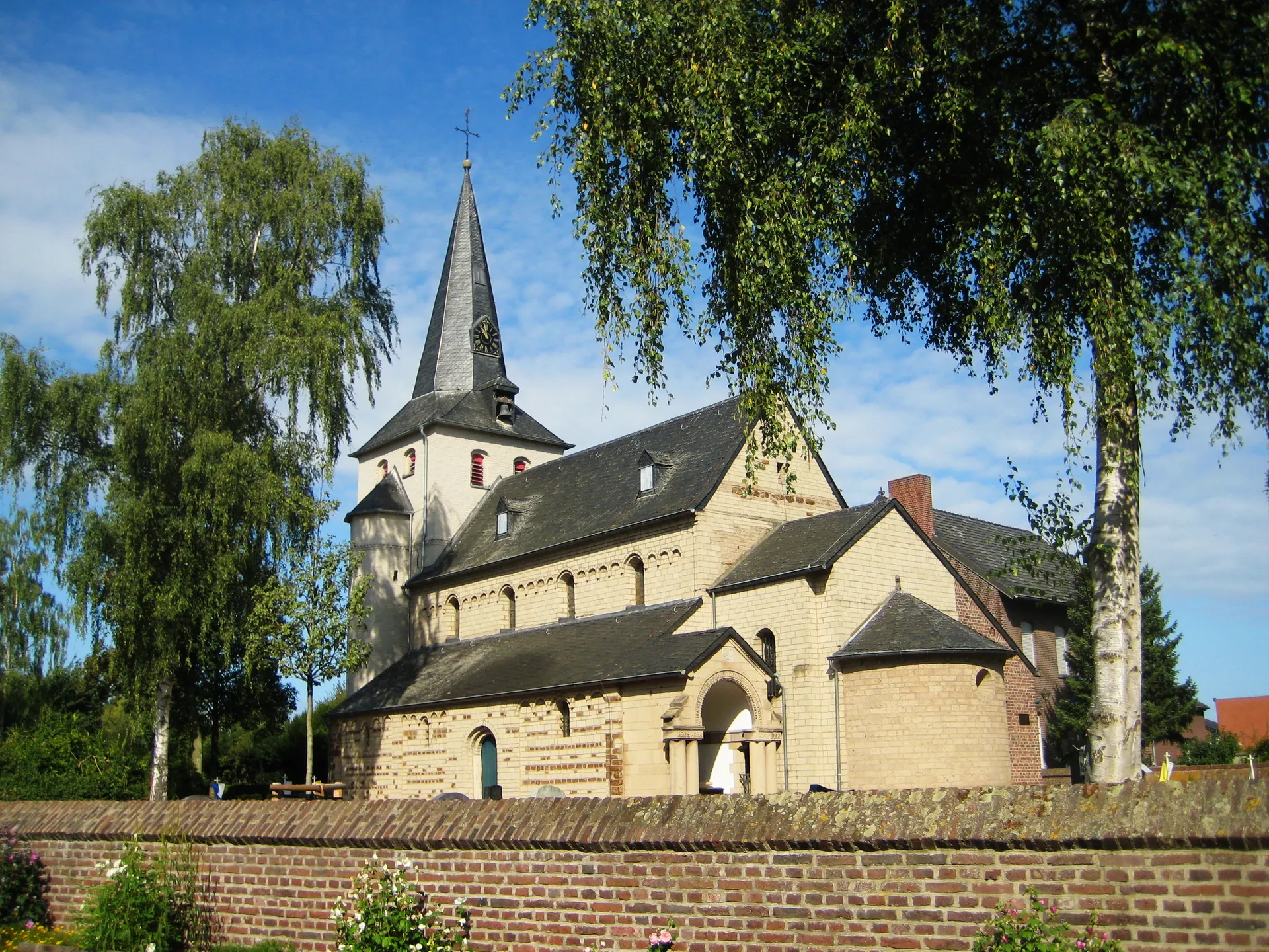 Photo showing: Kath. Wallfahrtskirche St. Mariä, Wassenberg-Ophoven, Denkmalliste Nr. 42