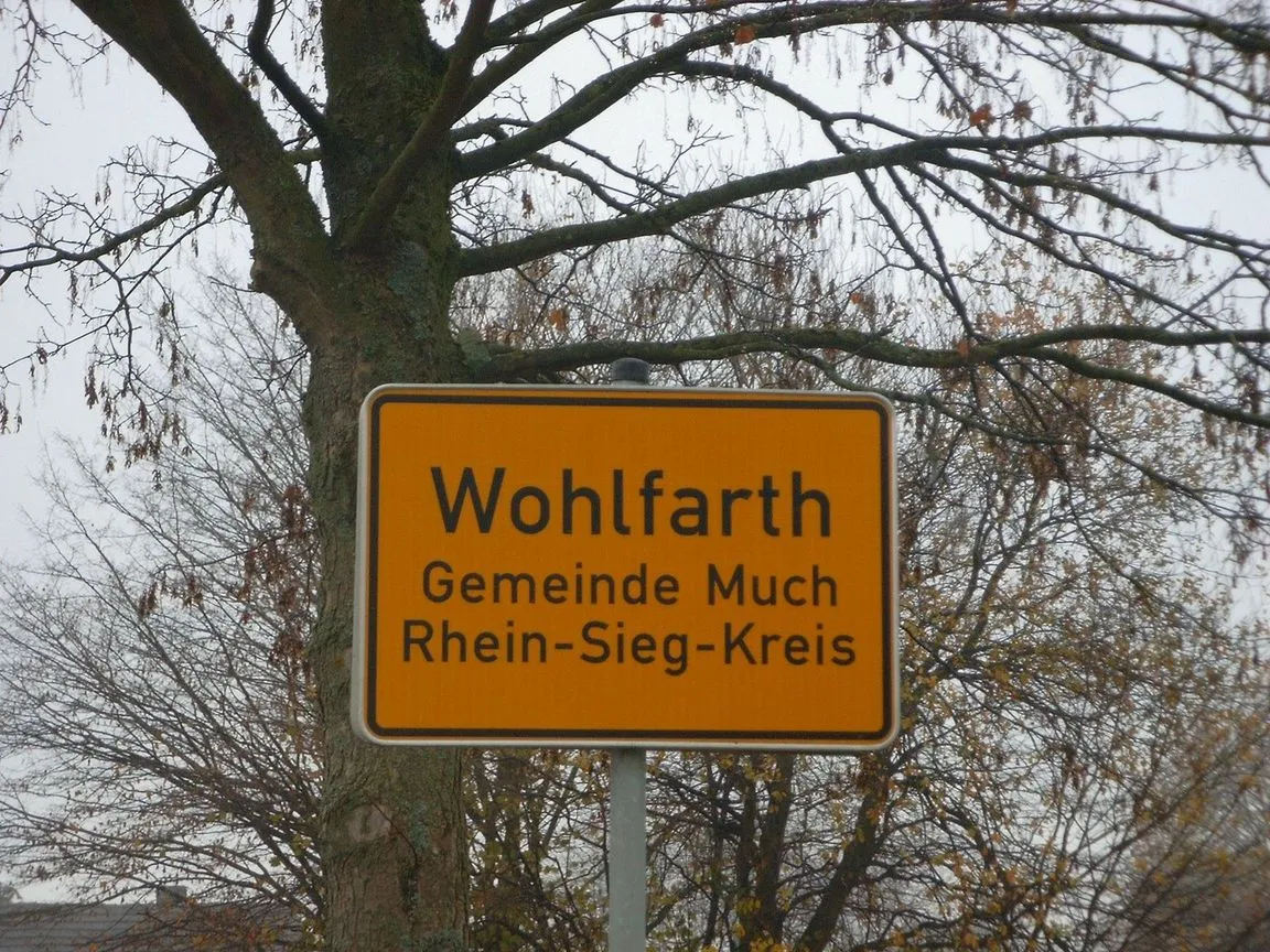 Photo showing: In den meisten Veröffentlichungen wird dieser Mucher Weiler falsch geschrieben, nämlich "Wohlfahrt". Er heißt aber richtig "Wohlfarth".