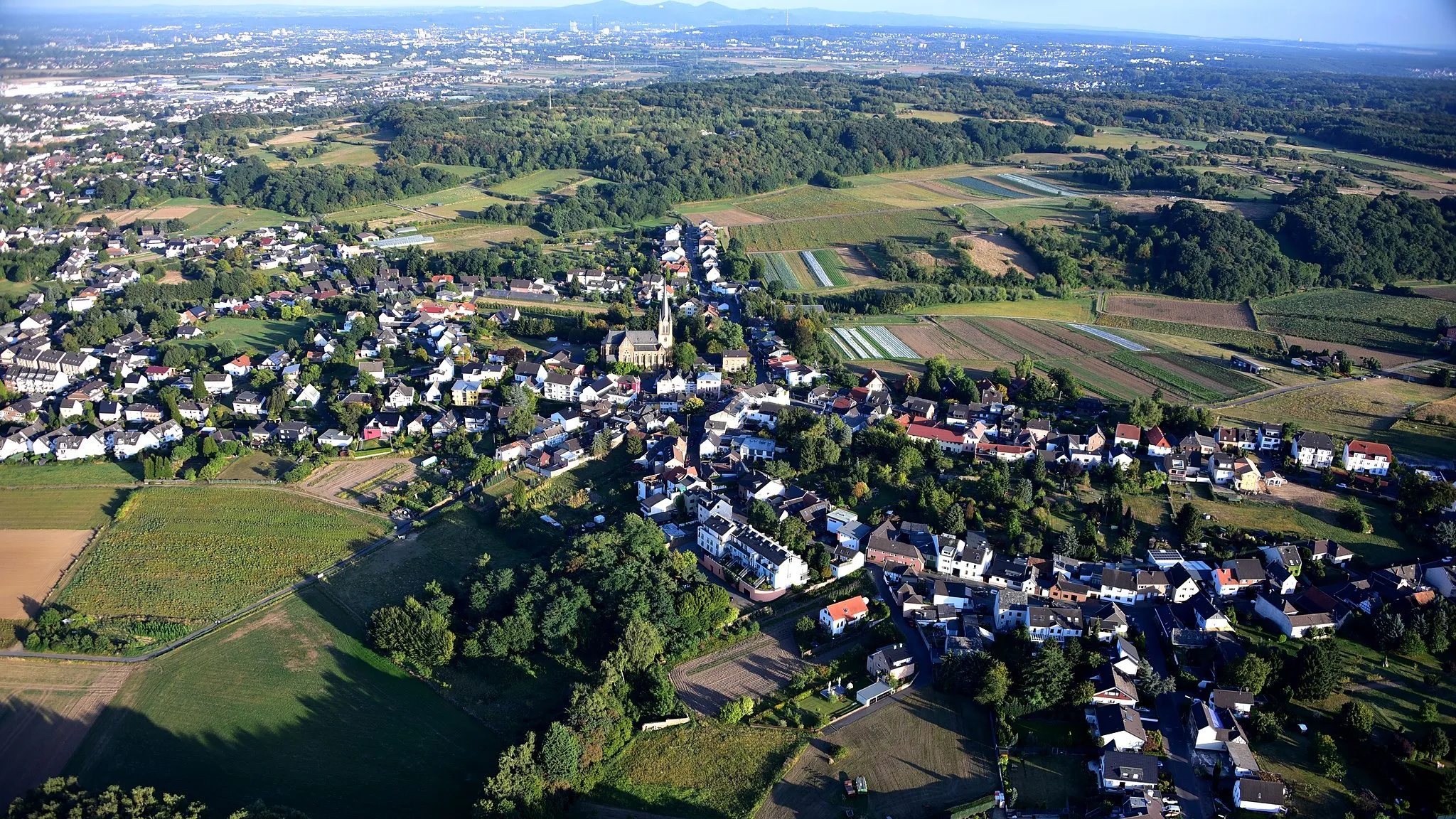 Photo showing: Brenig bei Bonn, Luftaufnahme (2016)