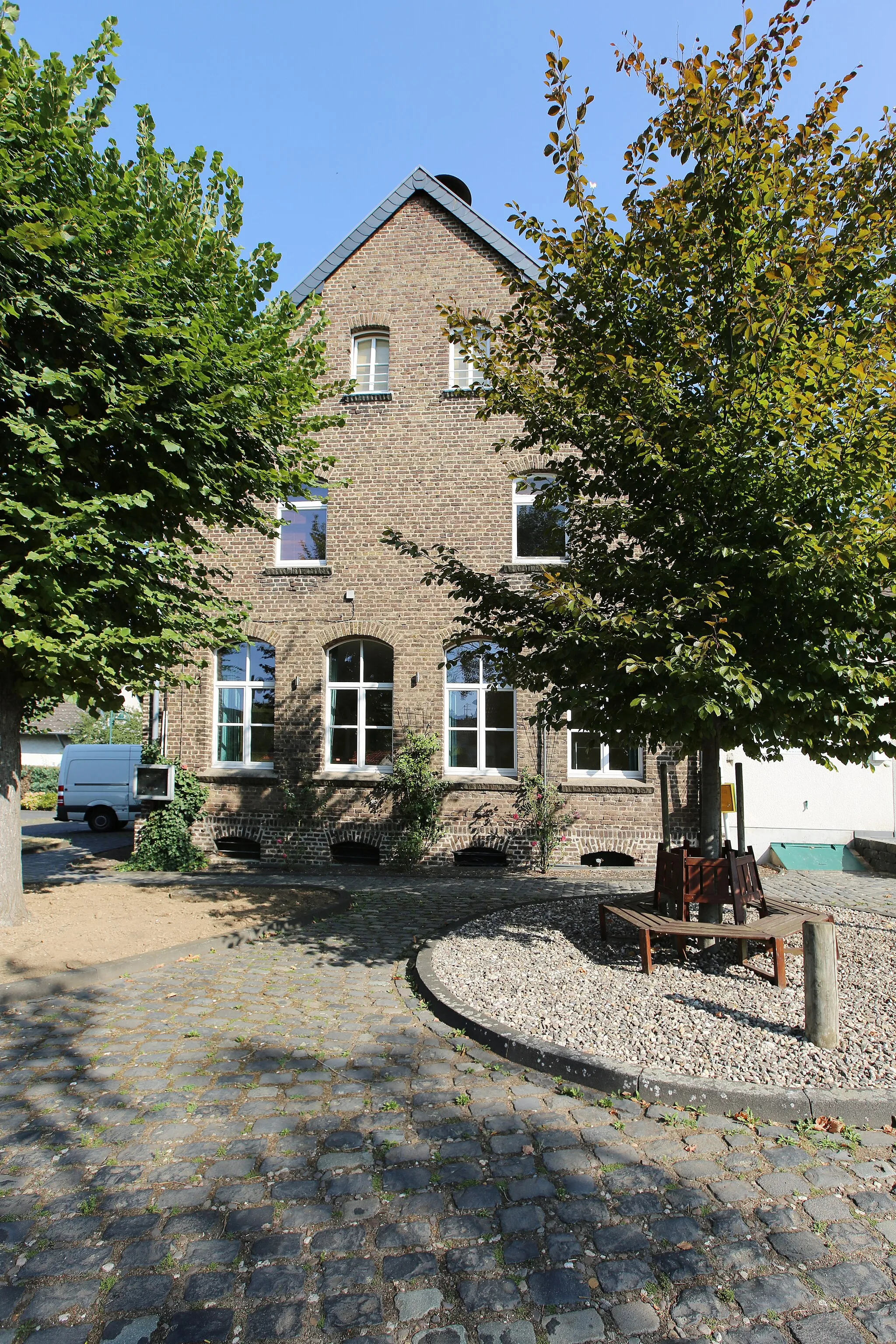 Photo showing: Old schoolhouse Uckendorf, Germany