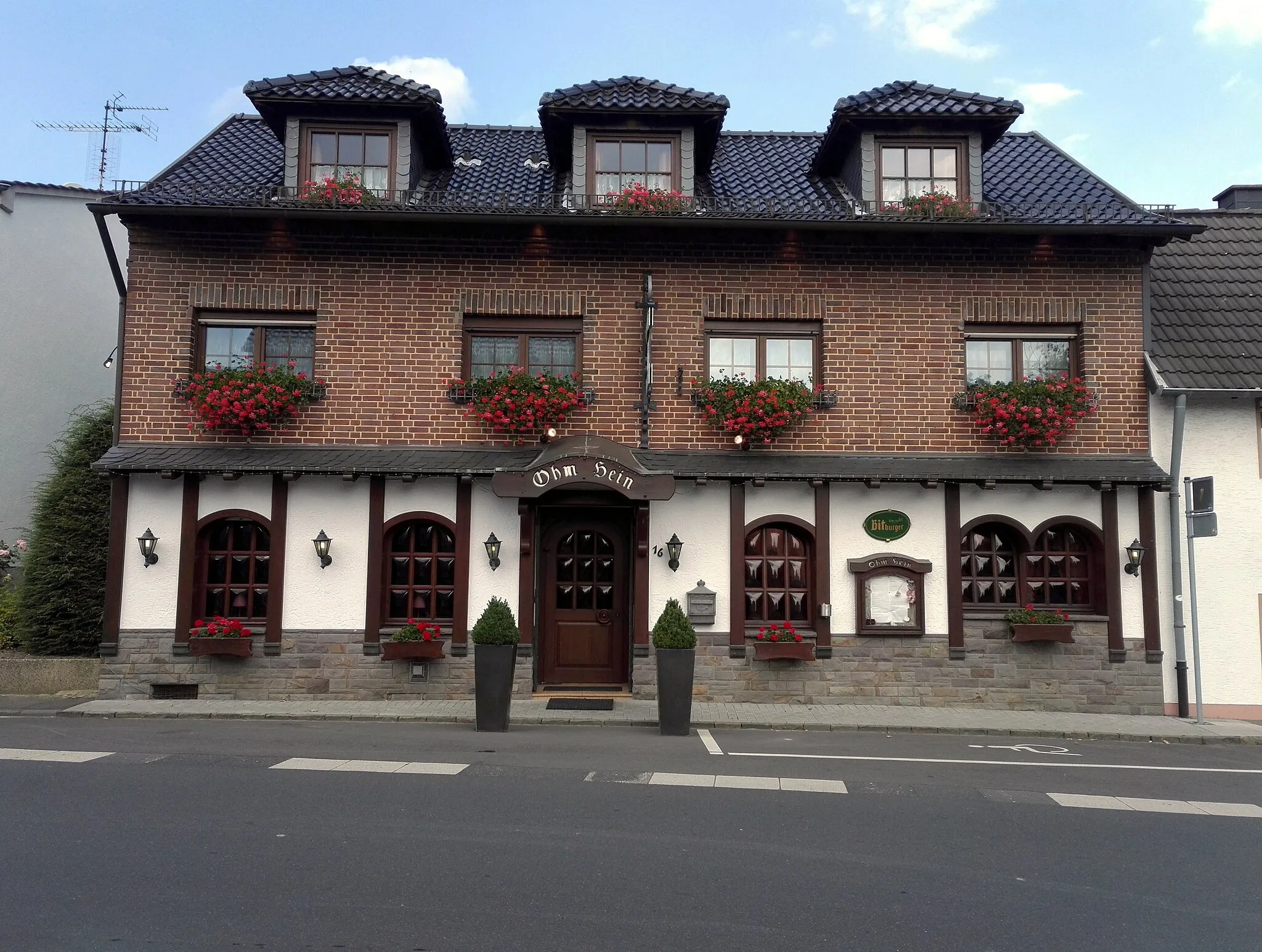 Photo showing: Illustration for accomodations and restaurants in Altendorf, Meckenheim, North Rhine-Westphalia, Germany  - in the local dialect, "Ohm Hein" means means "Uncle Henry('s)"