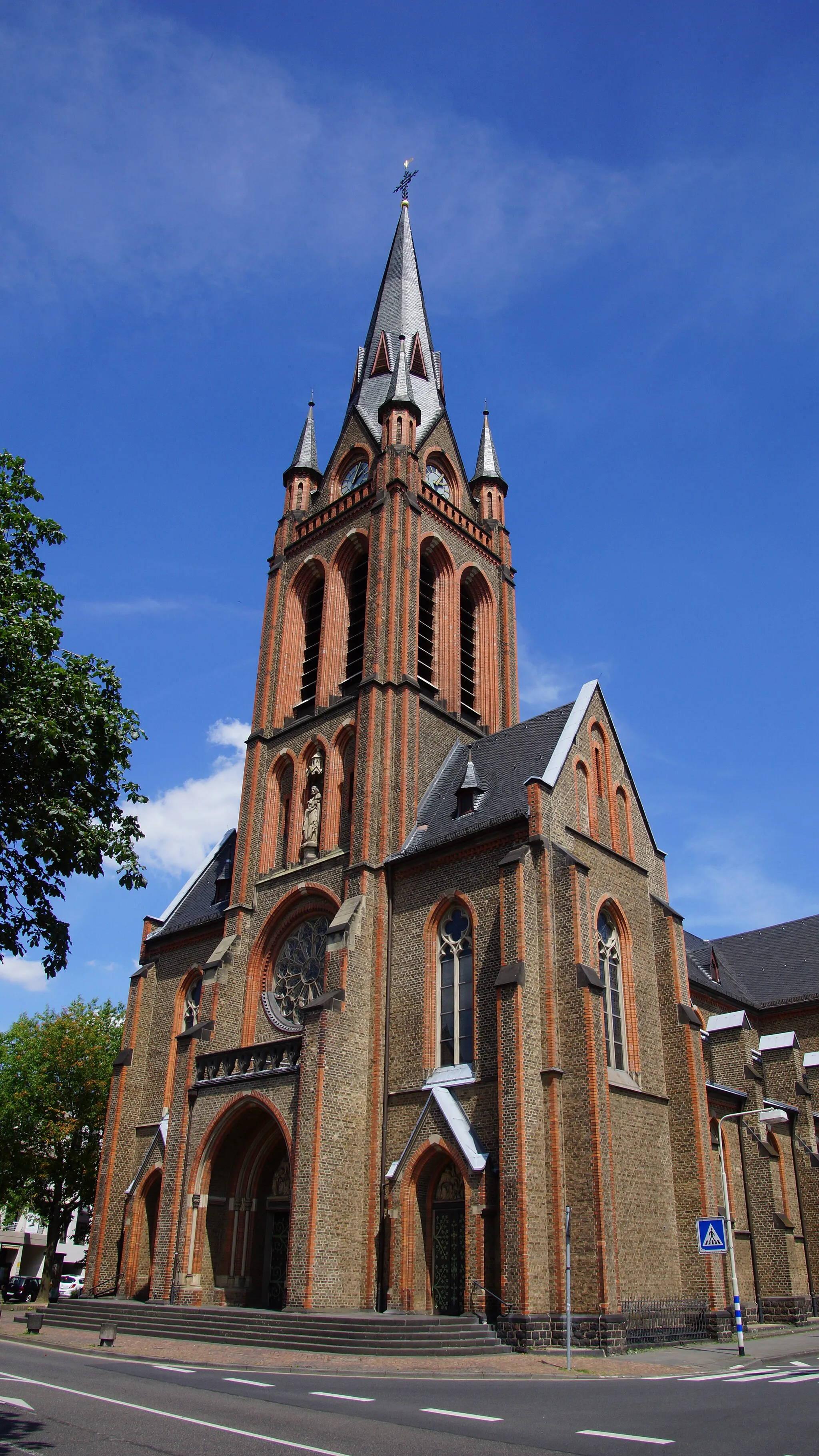 Photo showing: Pfarrkirche St. Josef in Beuel-Mitte