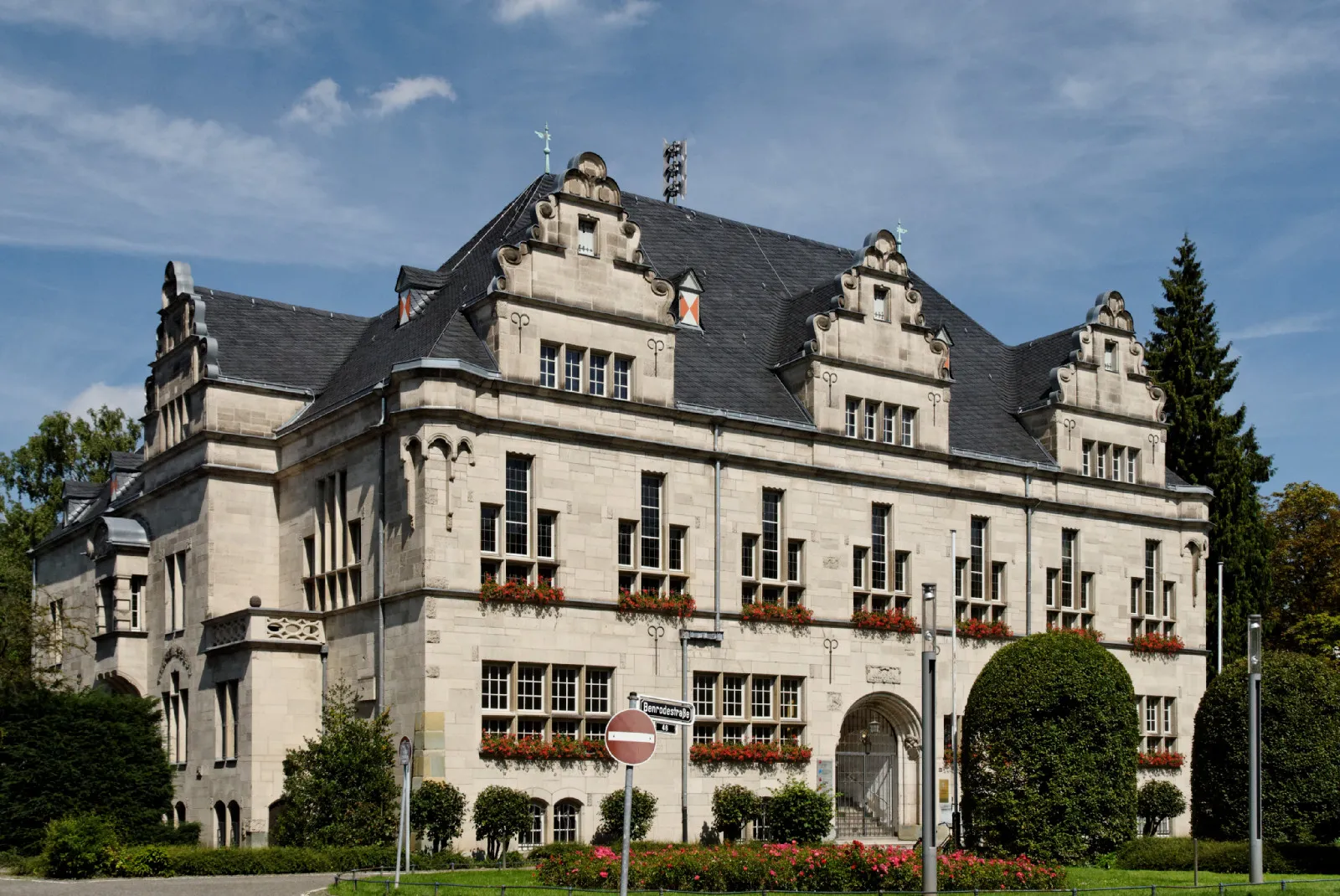 Photo showing: Rathaus Benrath, Benrodestraße 46 in Düsseldorf-Benrath, Germany