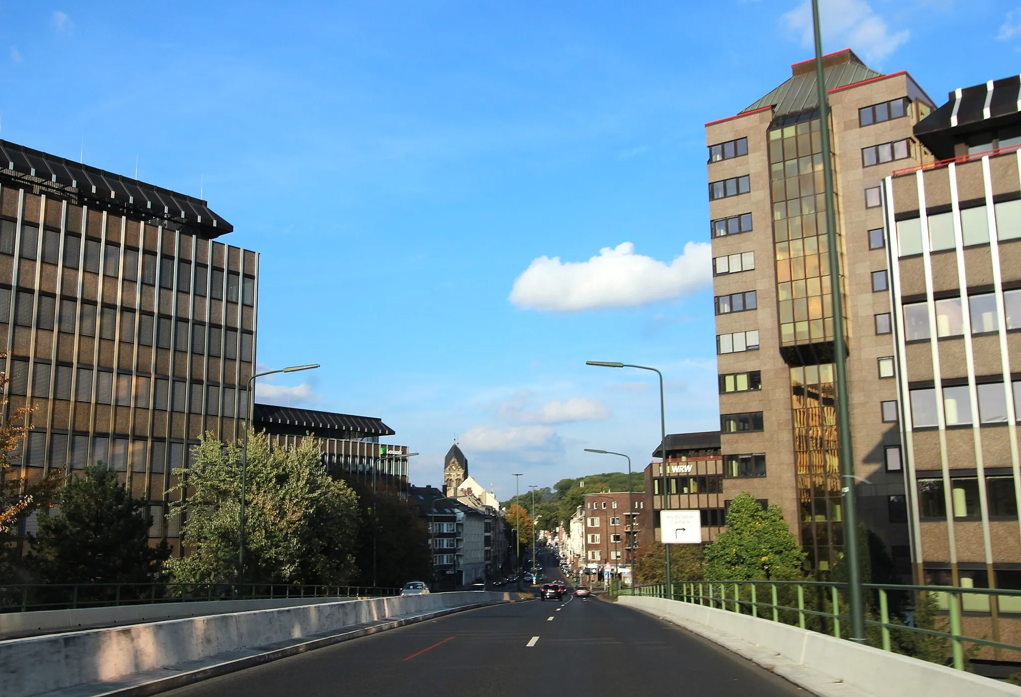 Photo showing: 40472 Düsseldorf-Rath; Auf der Brücke zwischen Mörsenbroich und Rath. Aufnahme von 2016.