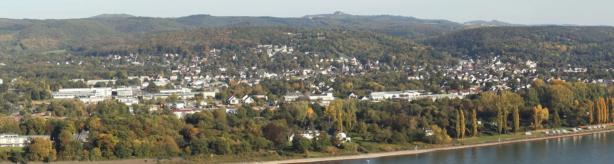 Photo showing: Gesamtaufnahme von Rheinbreitbach, aufgenommen vom Aussichtsturm des Wildpark Rolandseck