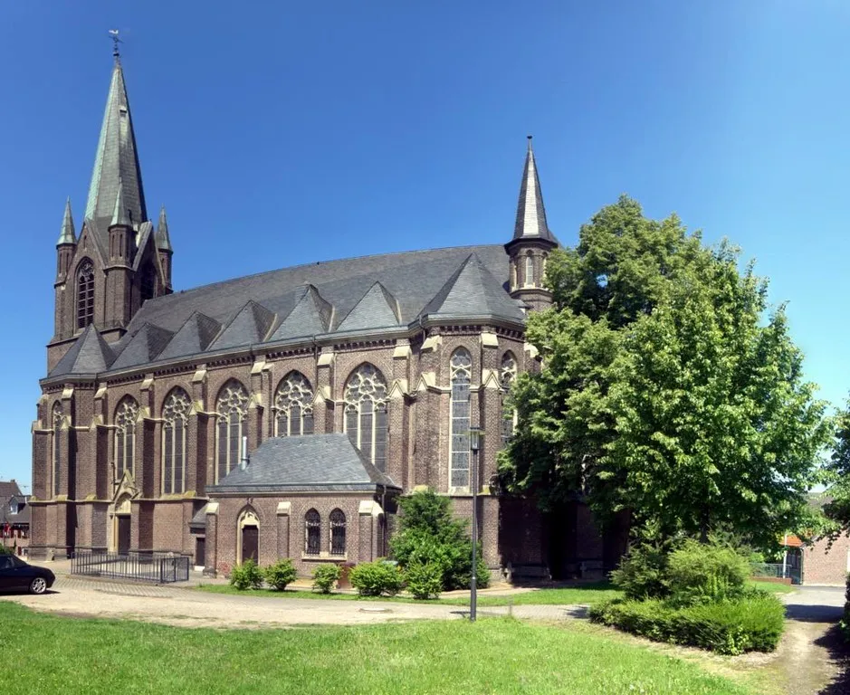 Photo showing: Kirche in Amern. Selbst fotografiert.
Zu sehen ist die Kirche von Ober-Amern St.Georg