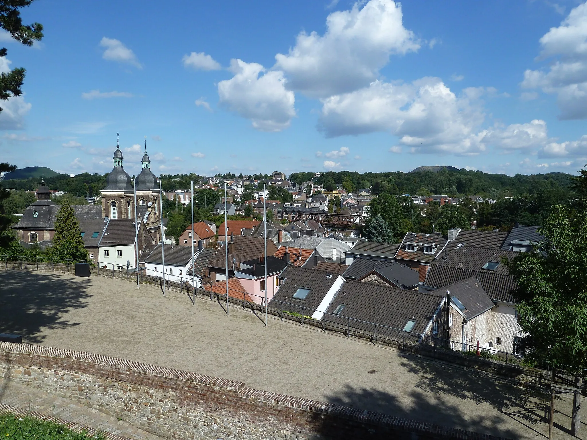 Photo showing: View over Herzogenrath from Burg Rode, Germany