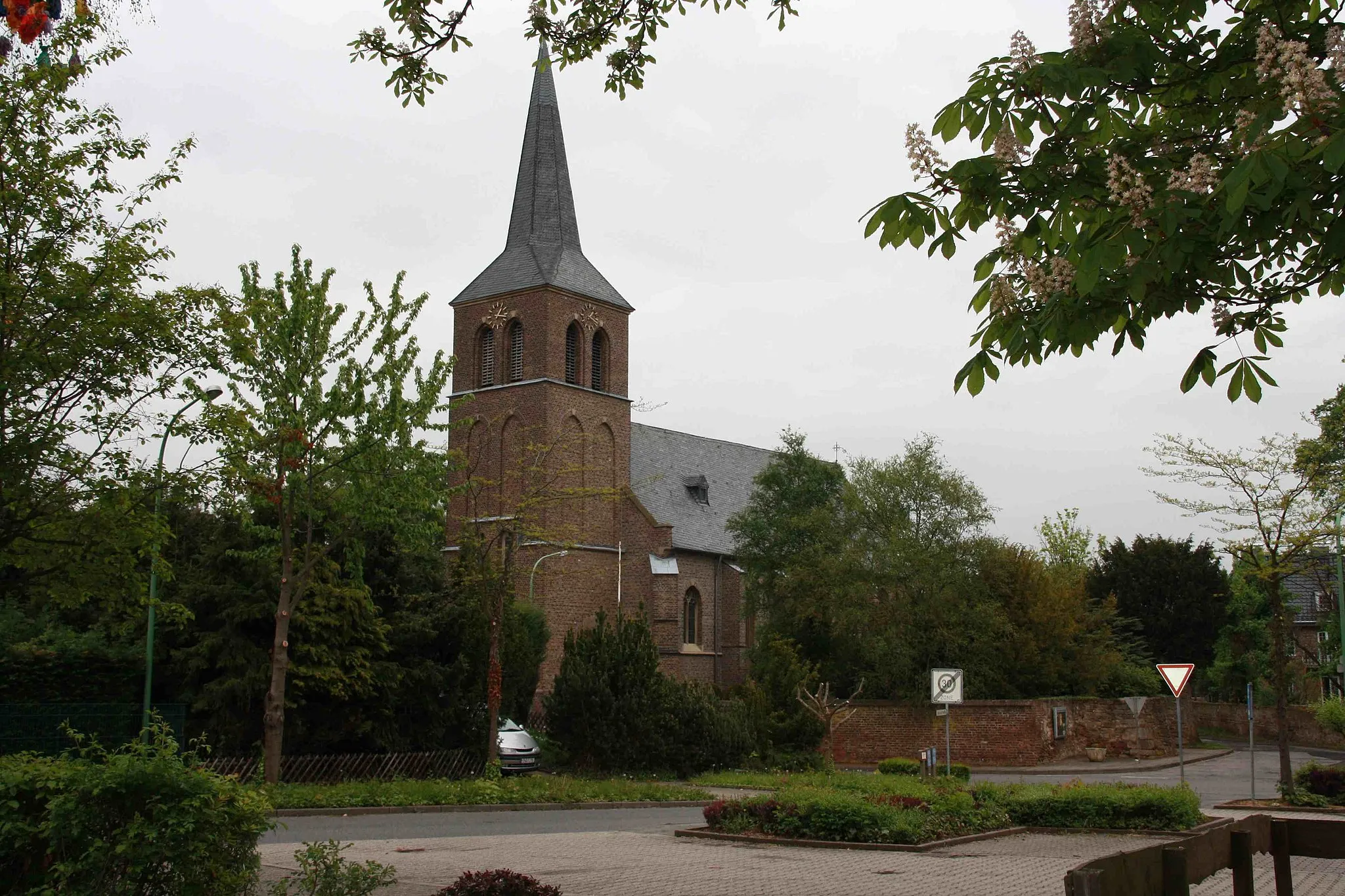 Photo showing: Die Pfarrkirche St. Gertrudis in Binsfeld, Gemeinde Nörvenich