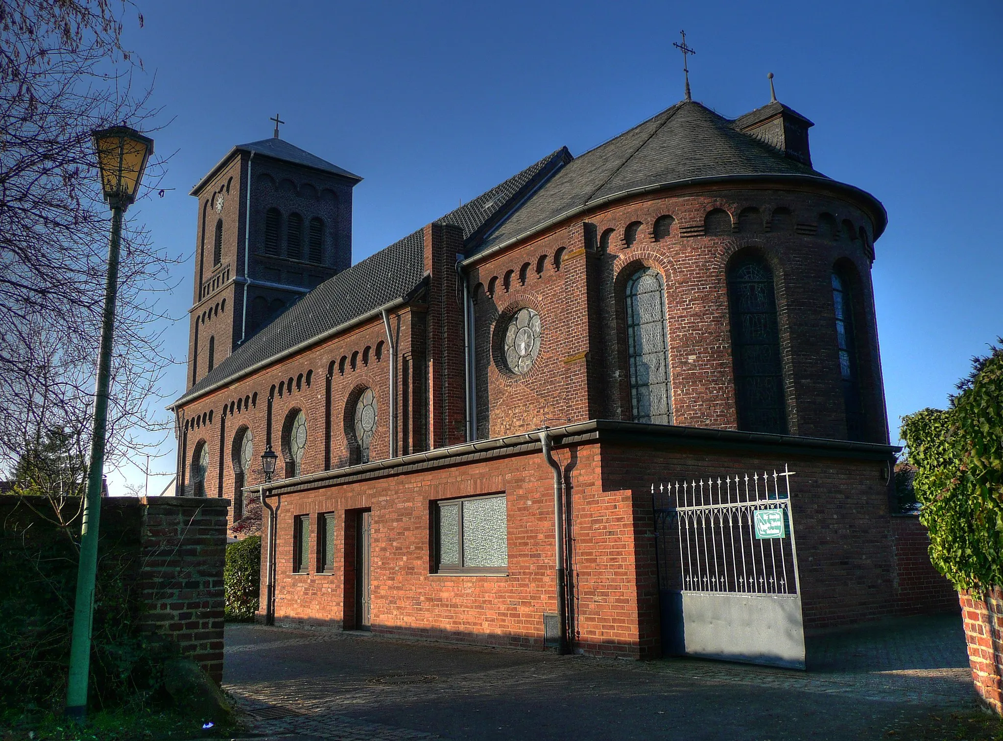 Photo showing: Katholische Pfarrkirche St. Amandus in Girbelsrath