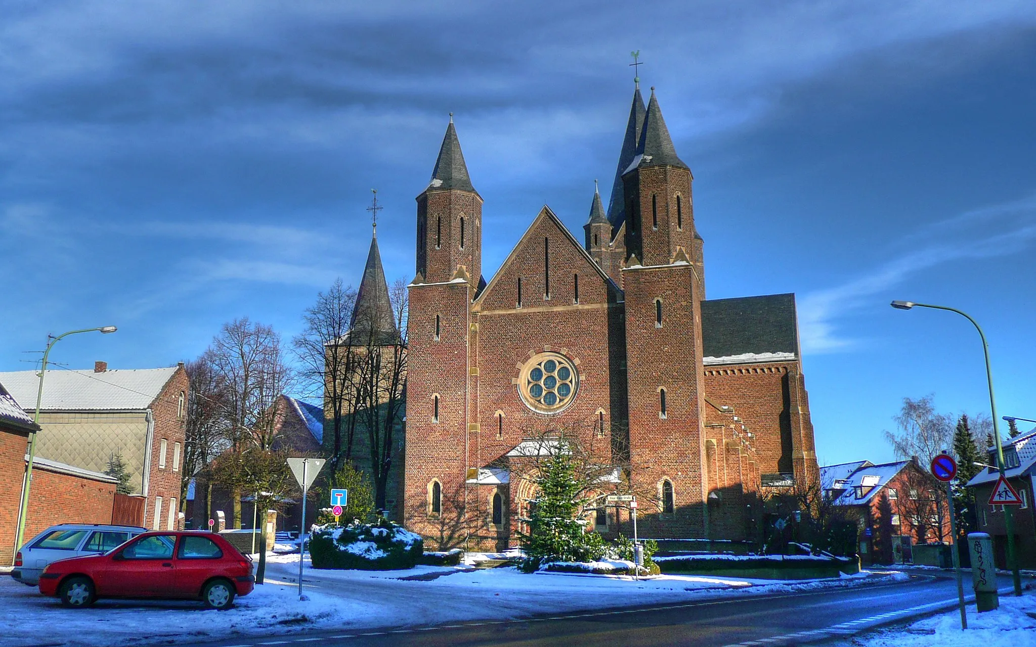 Photo showing: Die beiden Kirchen in Arnoldsweiler
