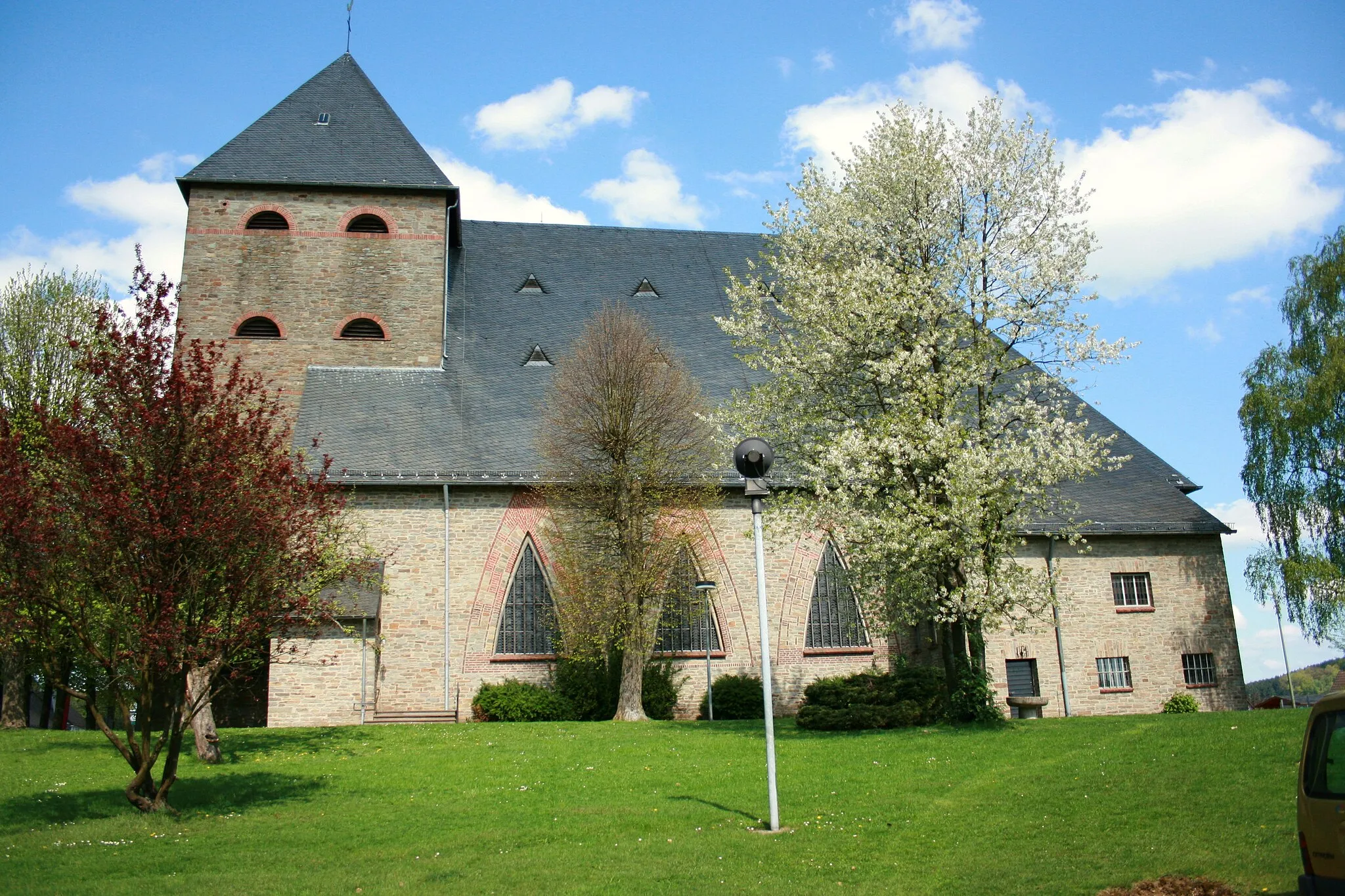Photo showing: Sankt Apollinaris in Lindlar-Frielingsdorf